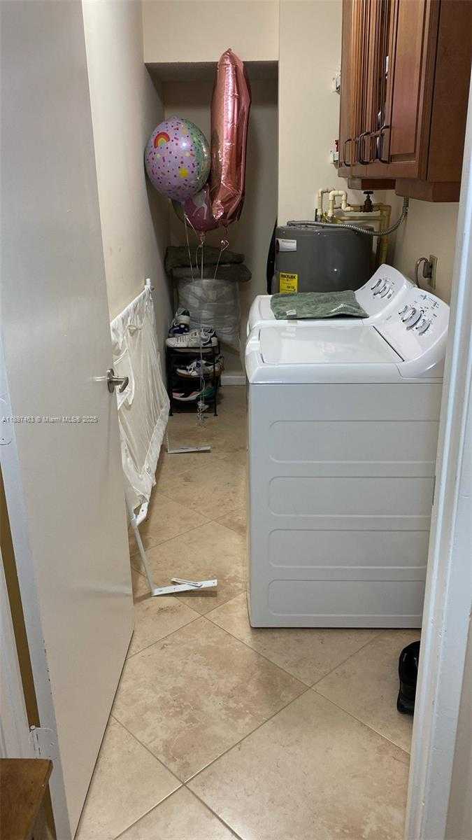 Small Image of 1634 NORTH 15TH TERRACE, Hollywood Number 5