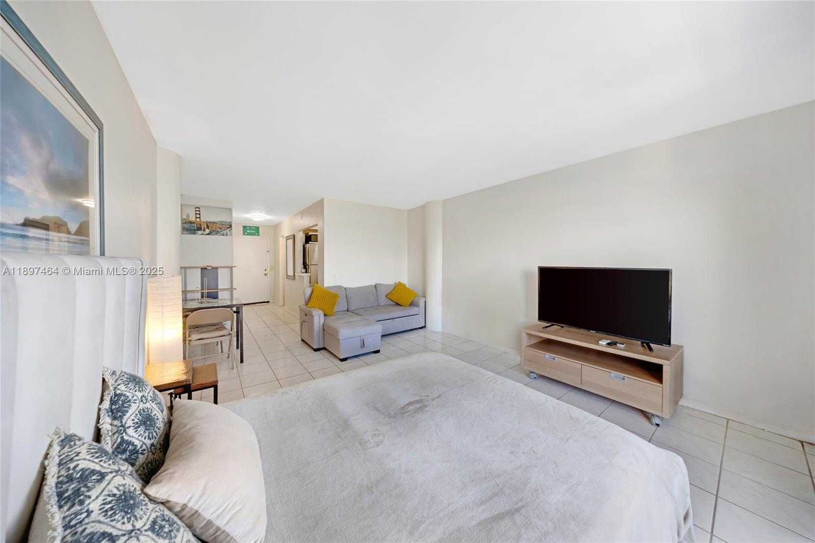 Small Image of 7904 WEST DR #1010, North Bay Village Number 3