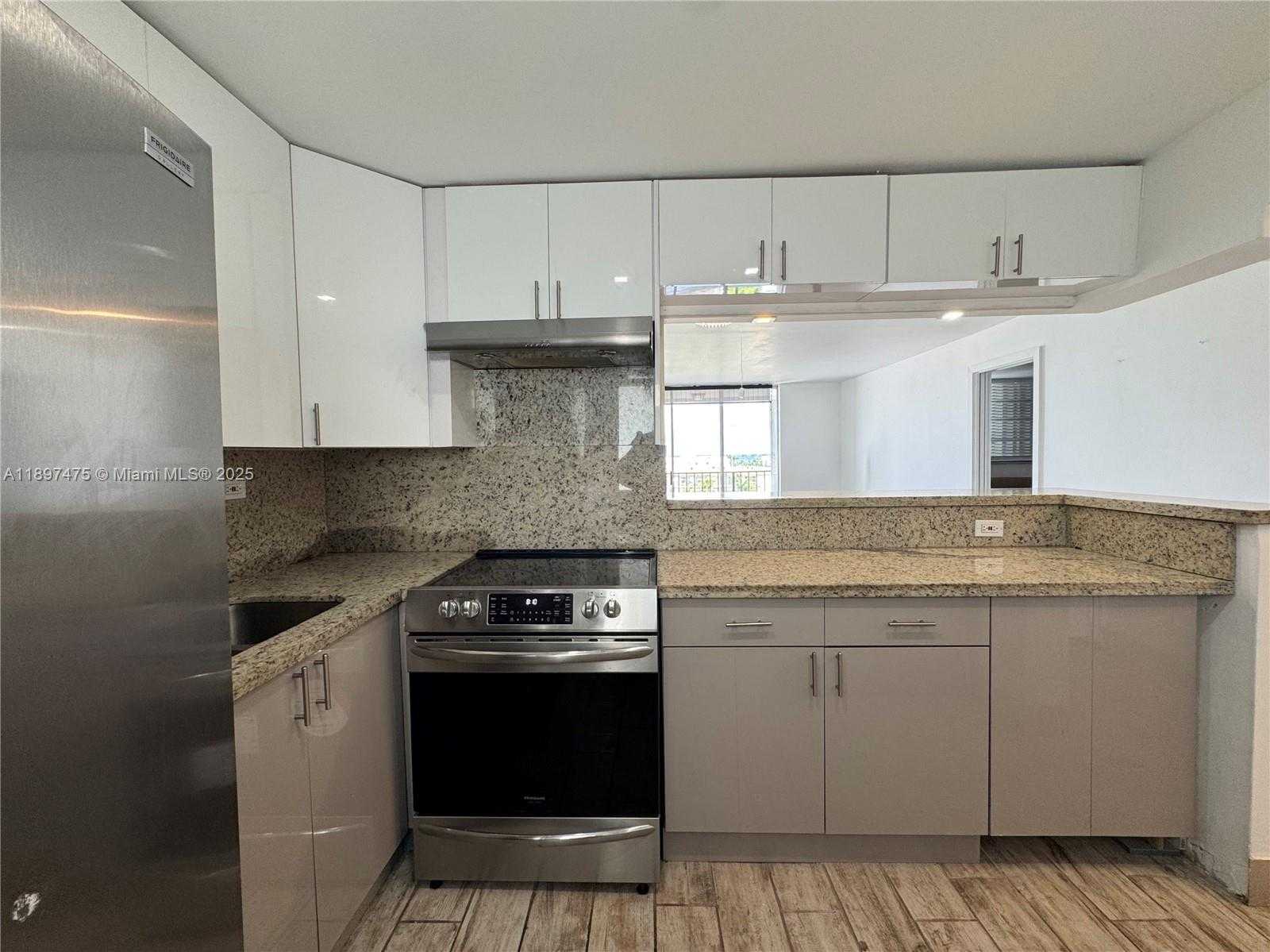 Small Image of 7850 BYRON AVE #702, Miami Beach Number 11