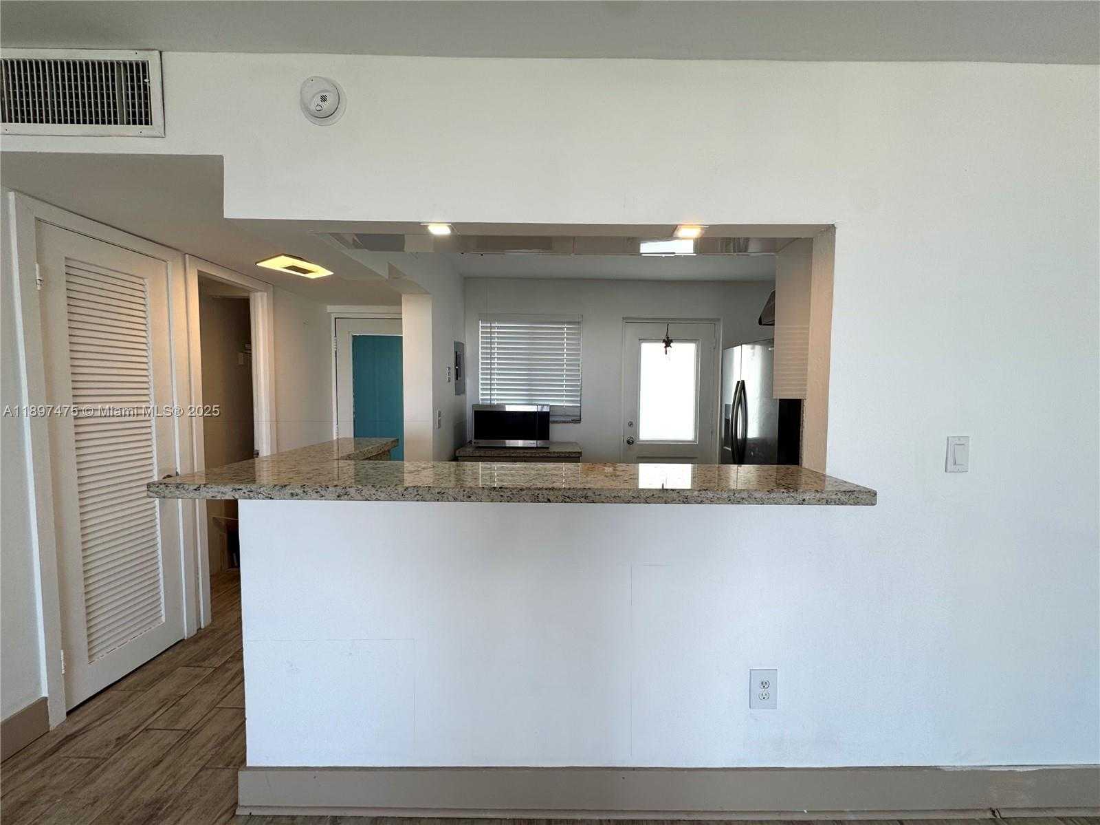 Small Image of 7850 BYRON AVE #702, Miami Beach Number 12