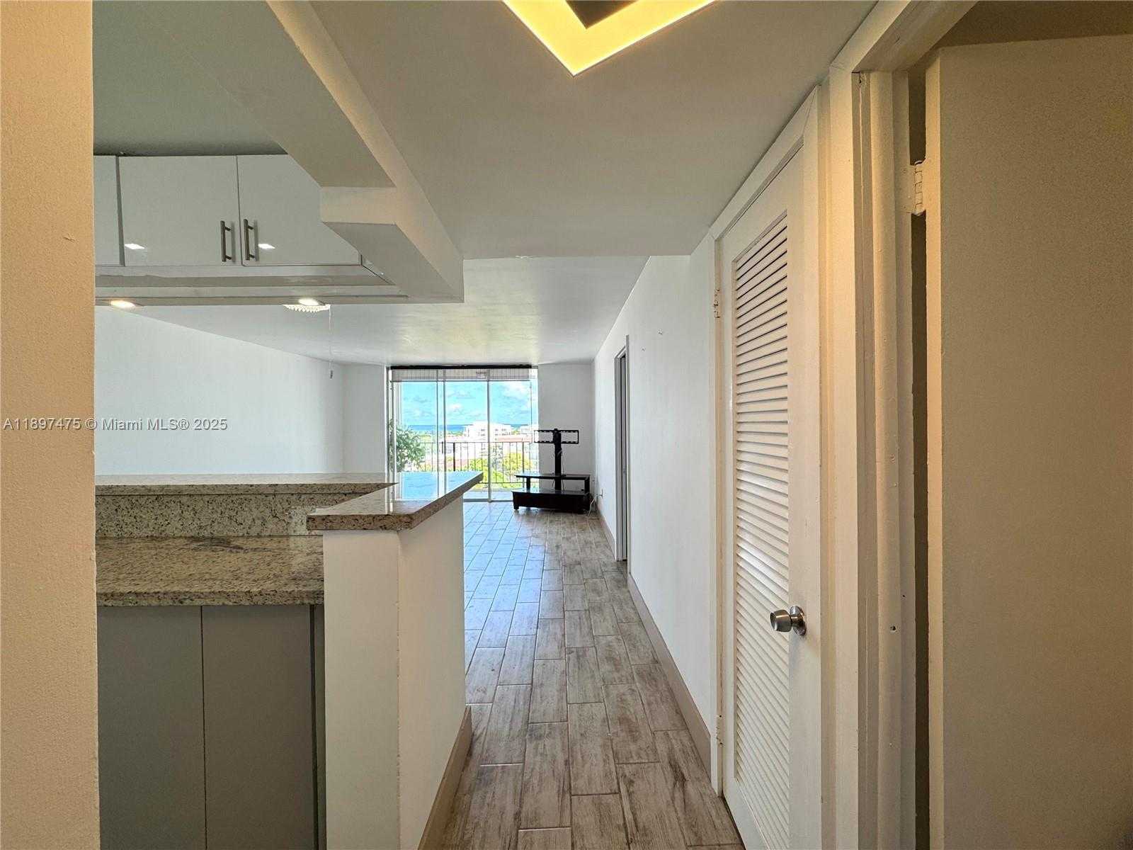 Small Image of 7850 BYRON AVE #702, Miami Beach Number 13