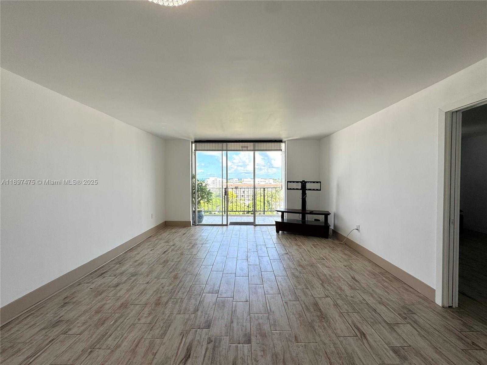 Small Image of 7850 BYRON AVE #702, Miami Beach Number 15