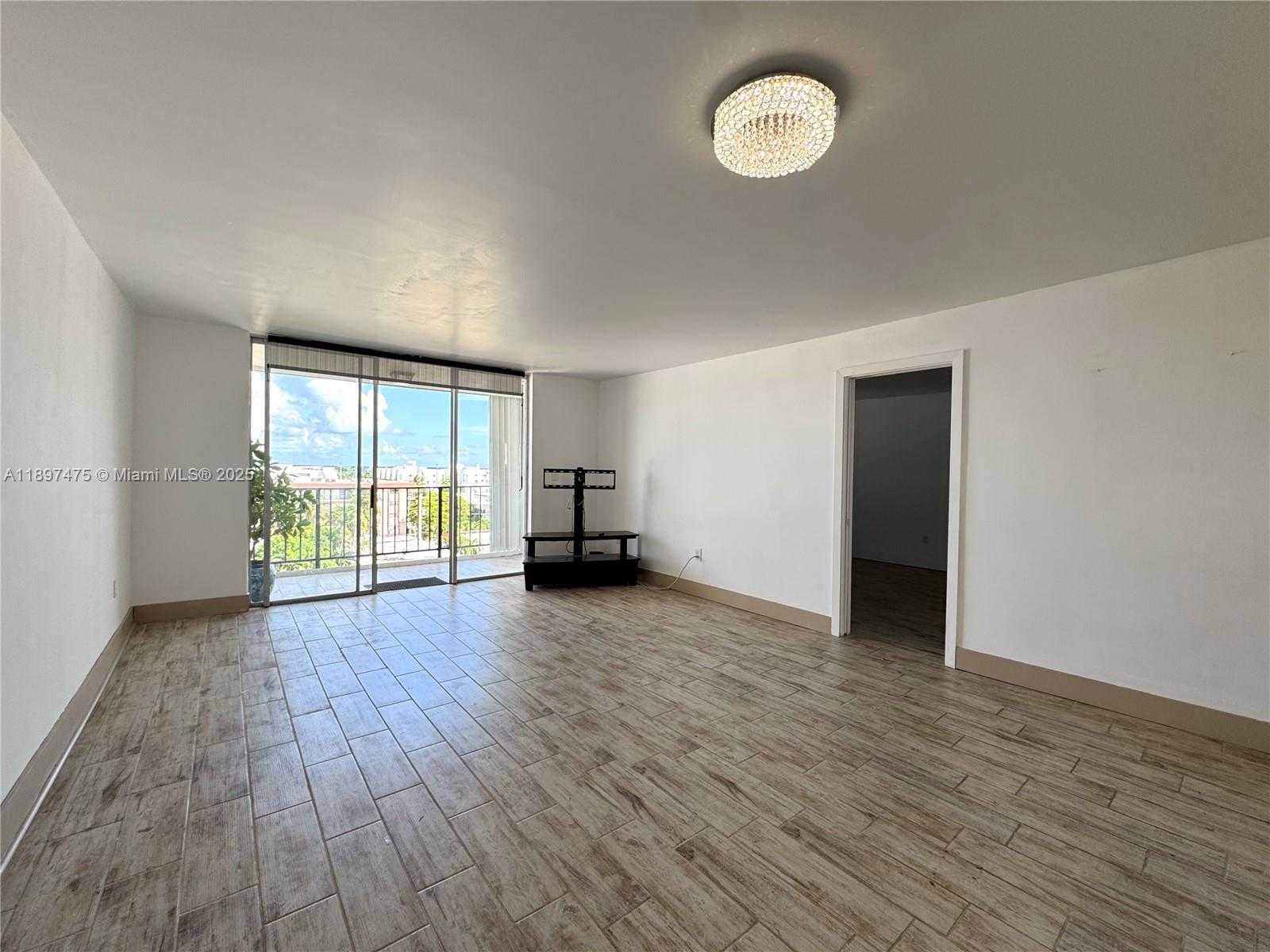 Small Image of 7850 BYRON AVE #702, Miami Beach Number 16