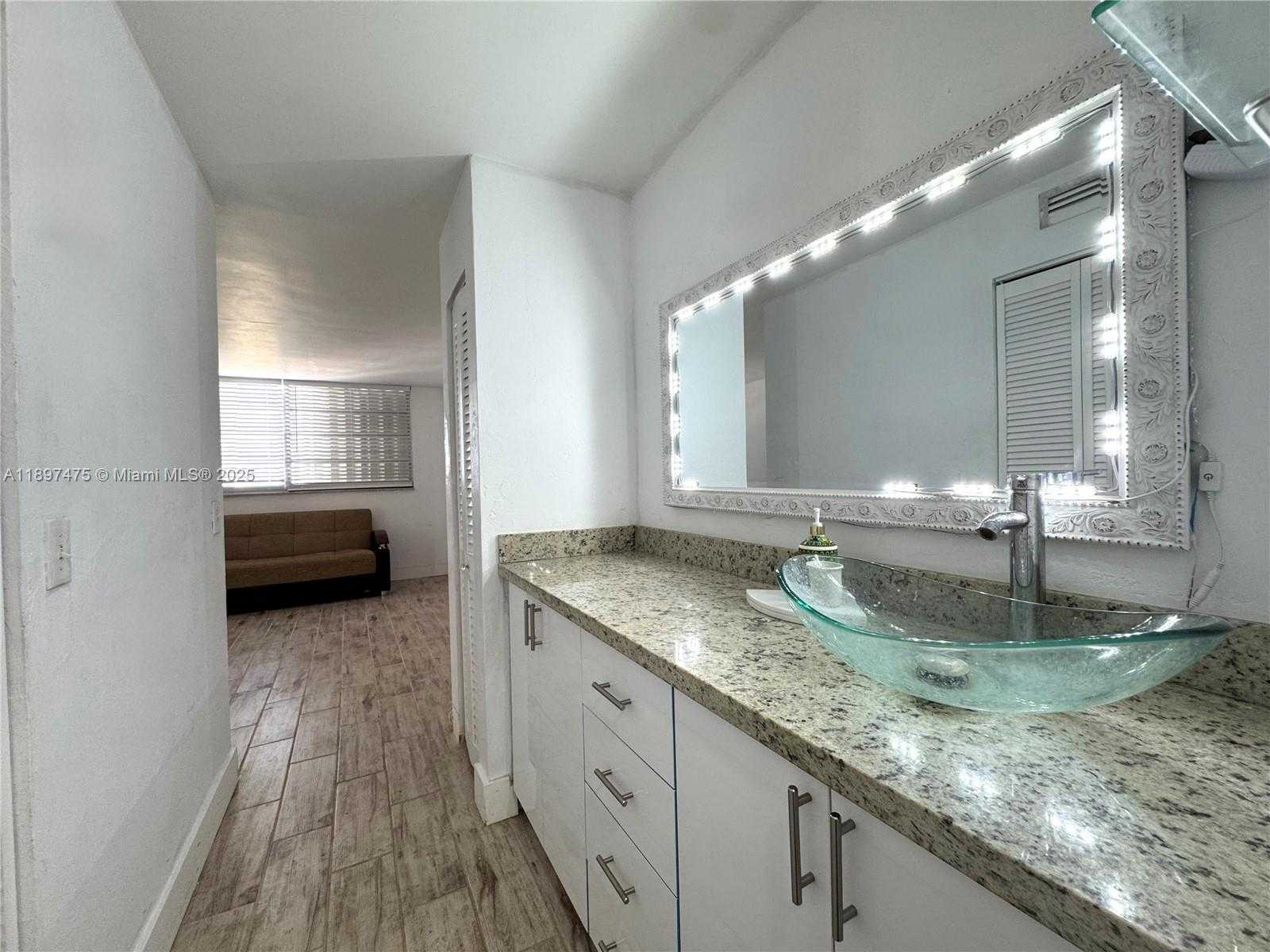 Small Image of 7850 BYRON AVE #702, Miami Beach Number 24