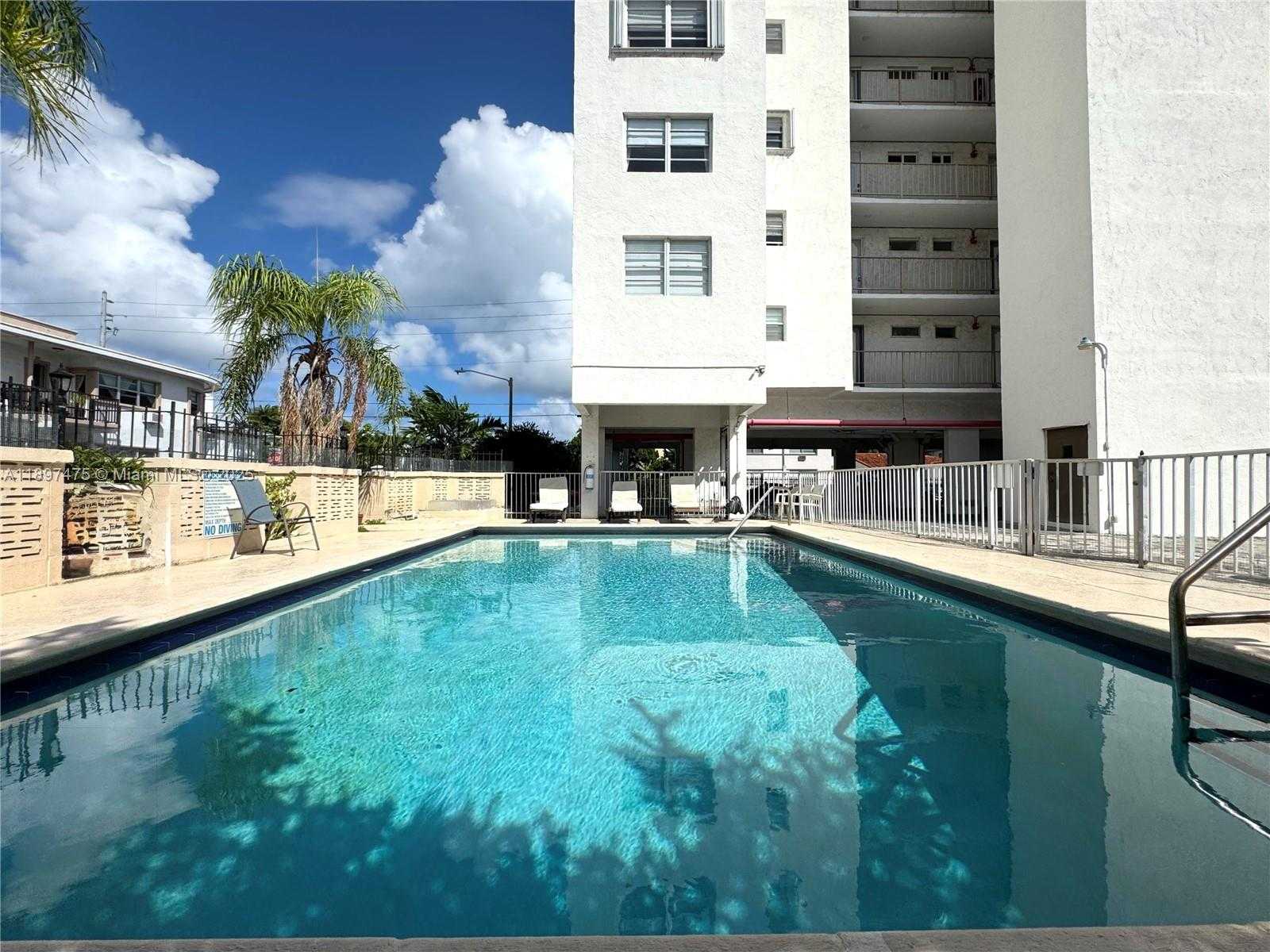 Small Image of 7850 BYRON AVE #702, Miami Beach Number 26