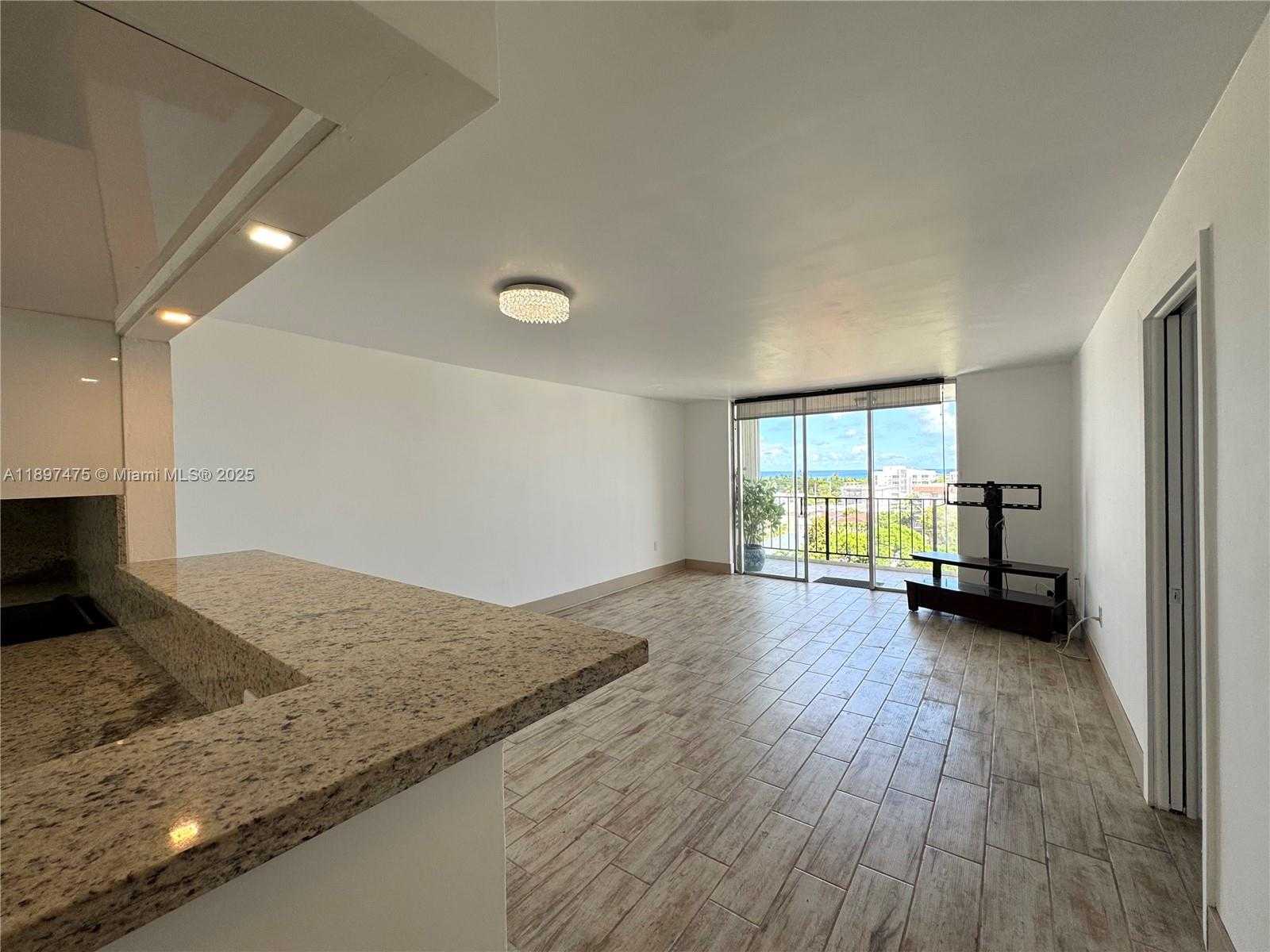 Small Image of 7850 BYRON AVE #702, Miami Beach Number 3