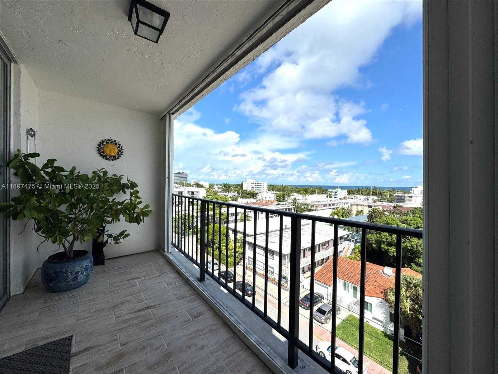Small Image of 7850 BYRON AVE #702, Miami Beach Number 4