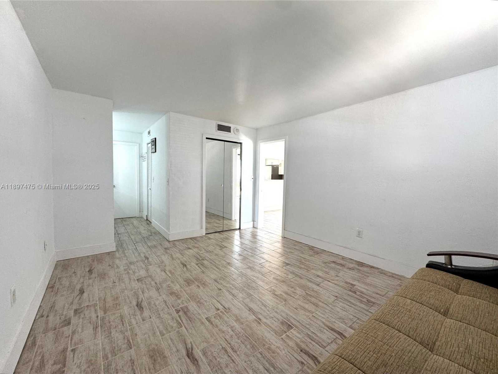 Small Image of 7850 BYRON AVE #702, Miami Beach Number 5