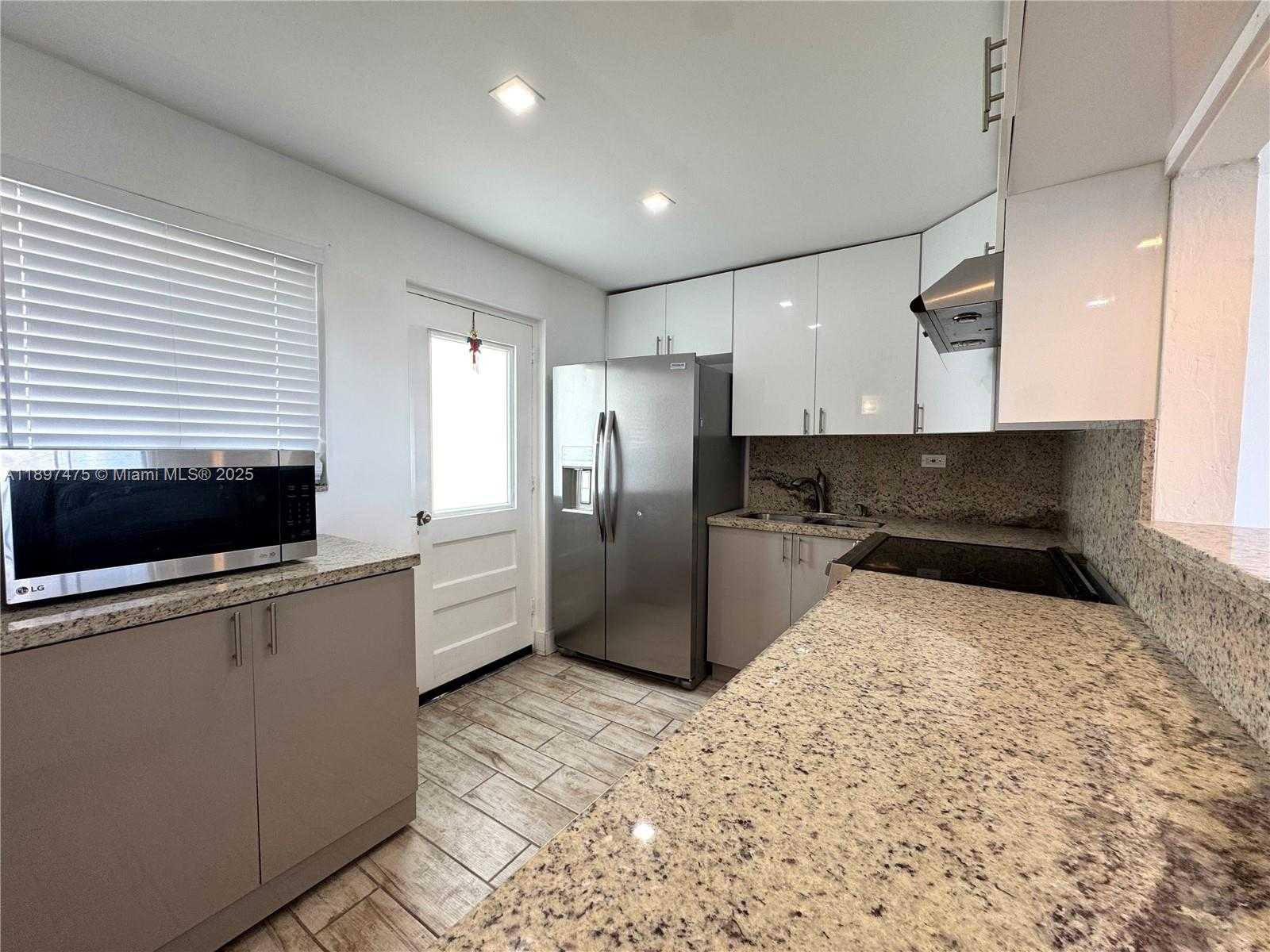 Small Image of 7850 BYRON AVE #702, Miami Beach Number 9