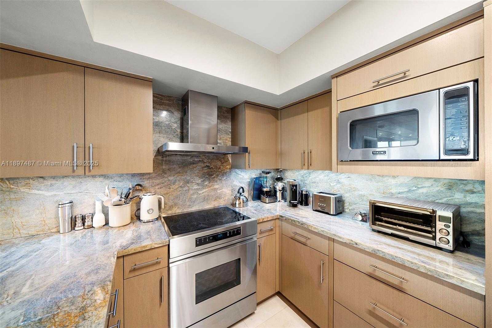 Small Image of 1455 OCEAN DR #1003, Miami Beach Number 13