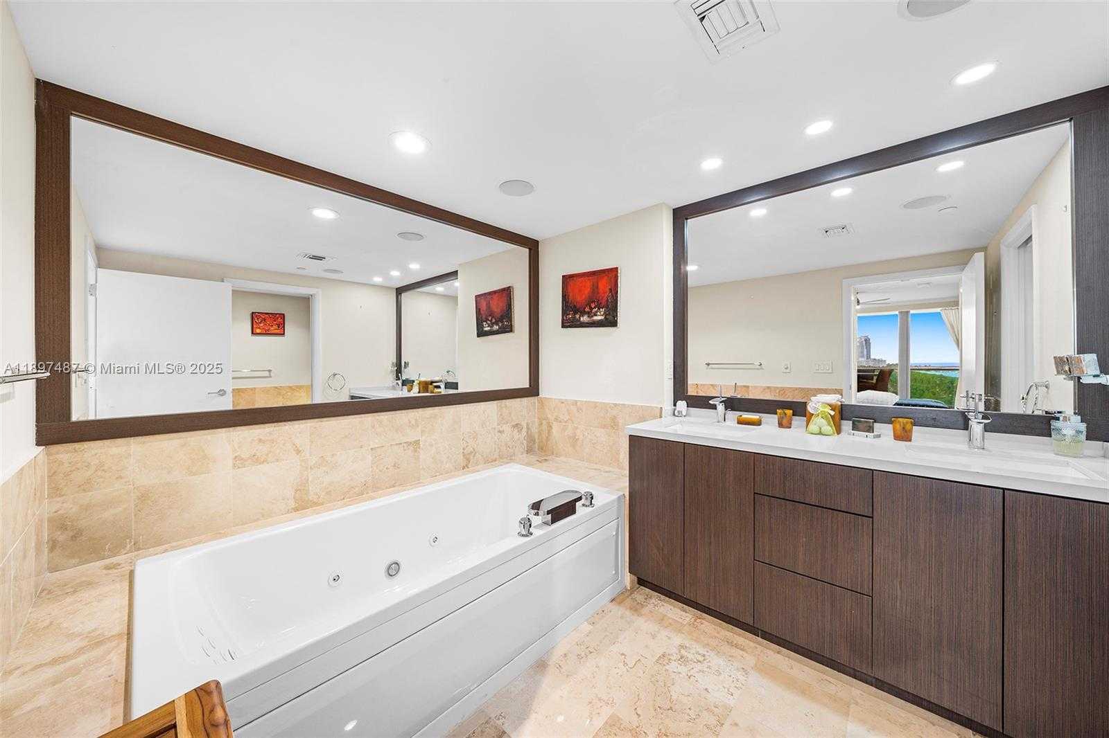 Small Image of 1455 OCEAN DR #1003, Miami Beach Number 22