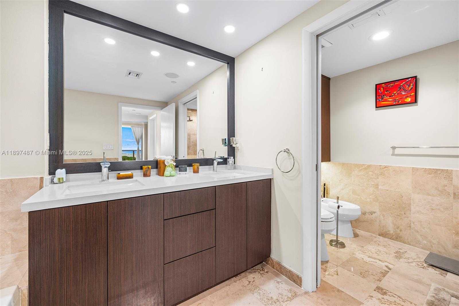 Small Image of 1455 OCEAN DR #1003, Miami Beach Number 23