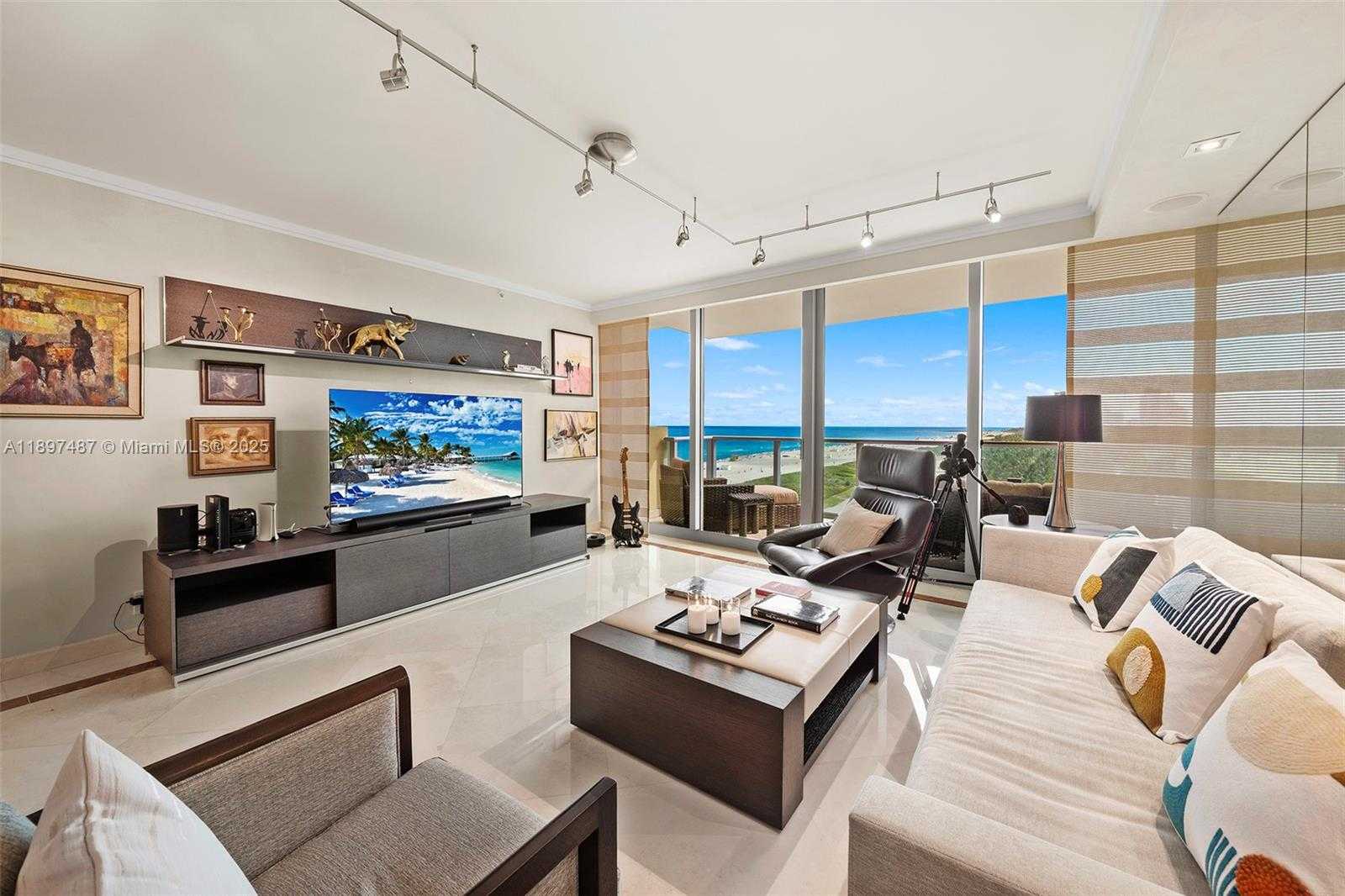 Small Image of 1455 OCEAN DR #1003, Miami Beach Number 3