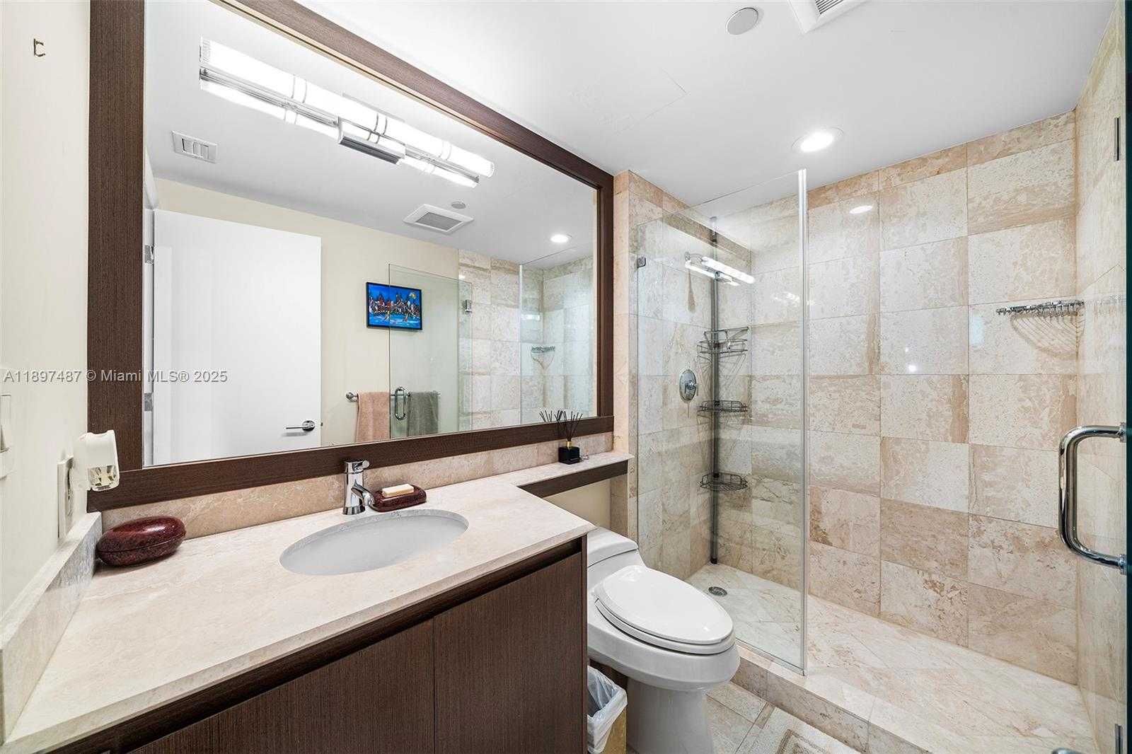 Small Image of 1455 OCEAN DR #1003, Miami Beach Number 30