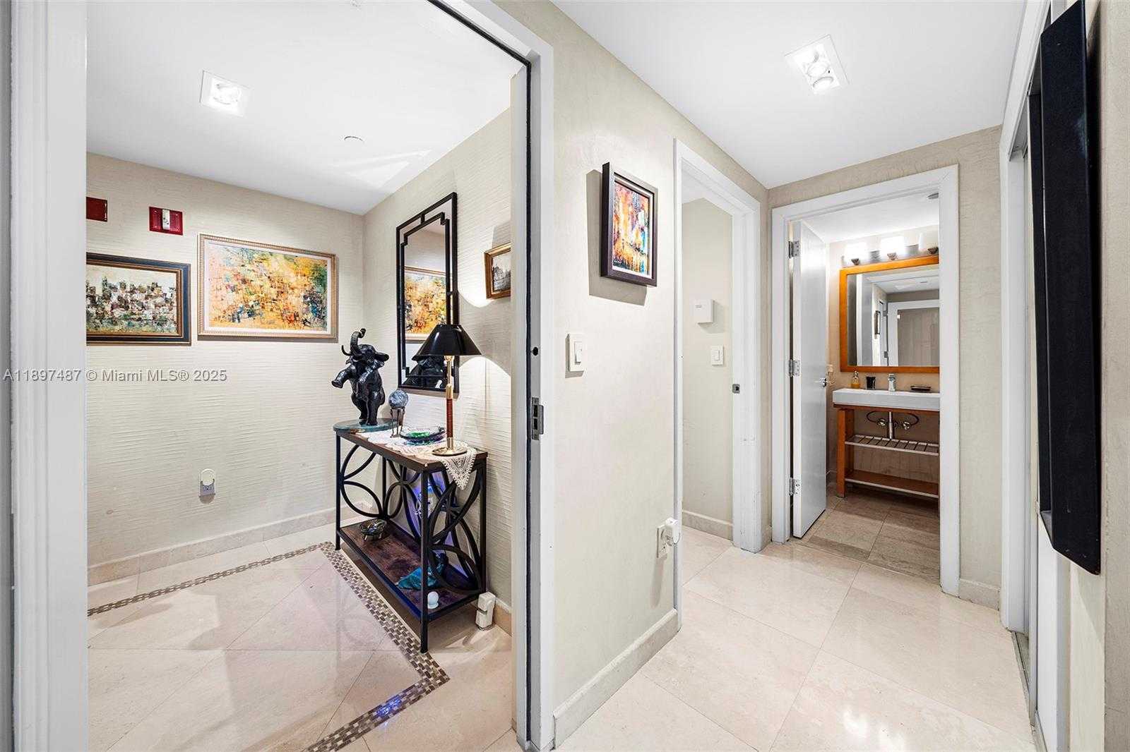 Small Image of 1455 OCEAN DR #1003, Miami Beach Number 31