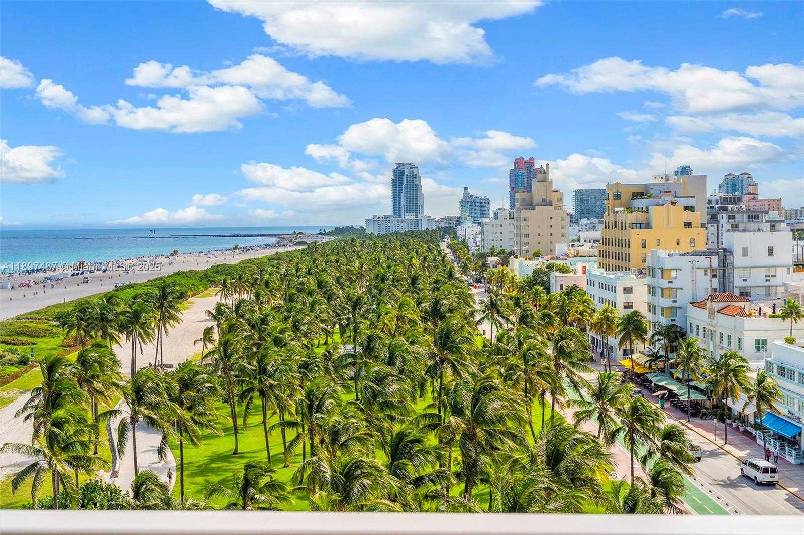 Small Image of 1455 OCEAN DR #1003, Miami Beach Number 4