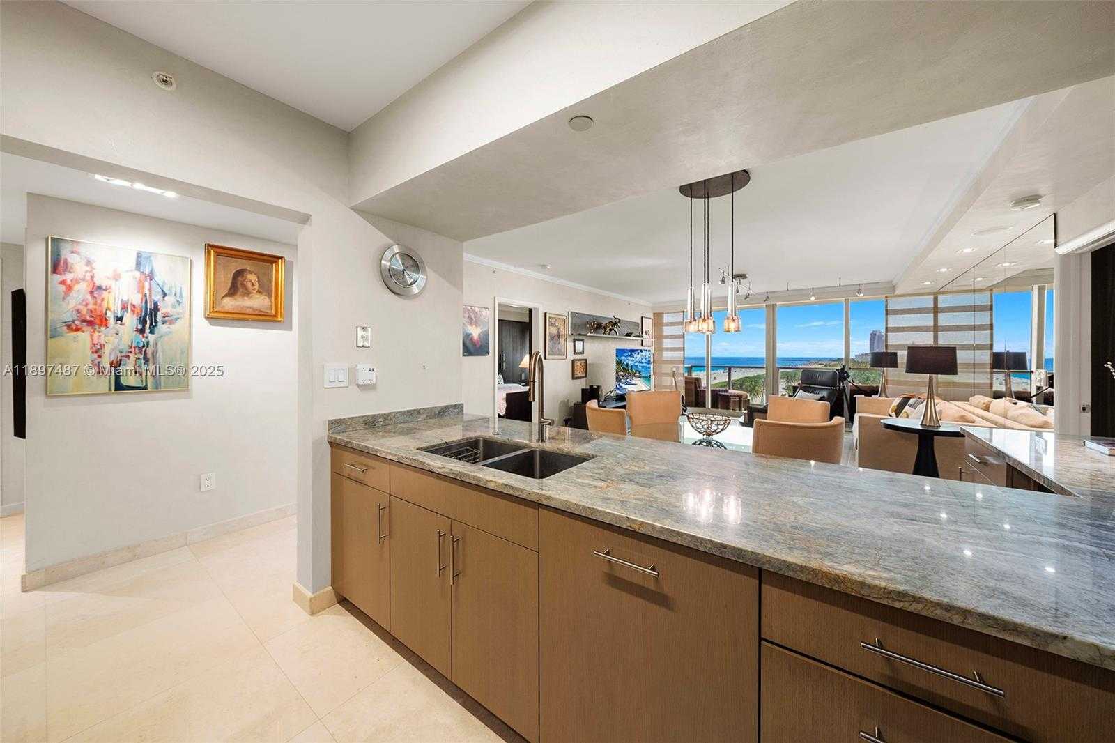Small Image of 1455 OCEAN DR #1003, Miami Beach Number 9