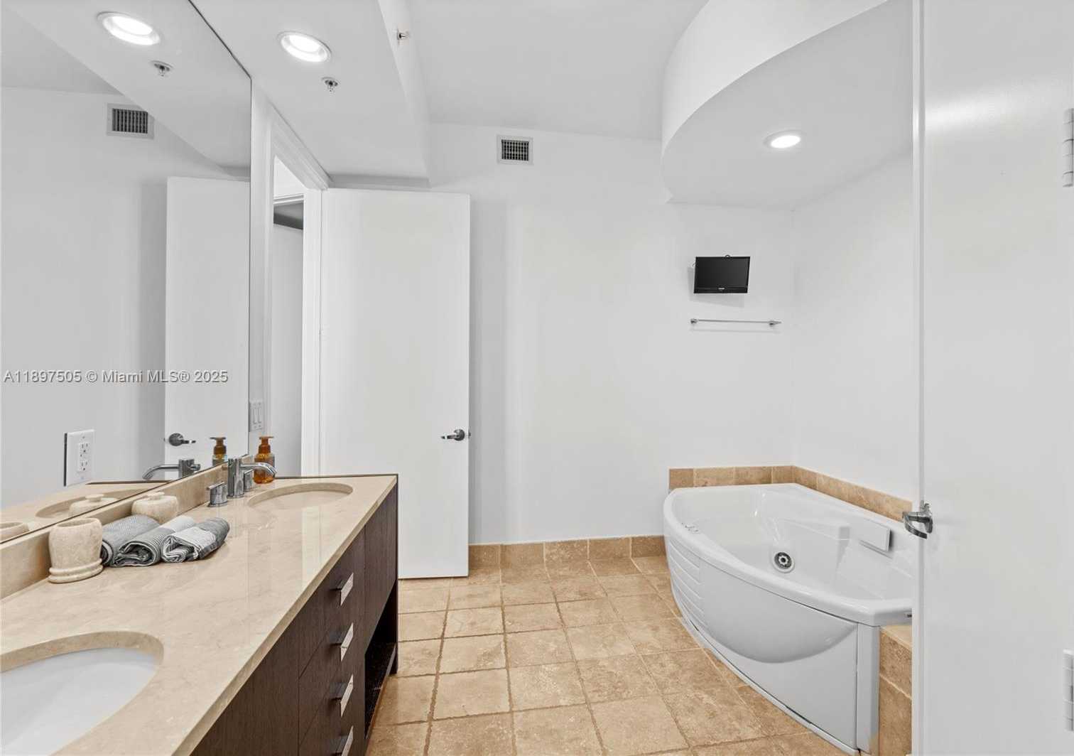 Small Image of 18201 COLLINS AVE #4209, Sunny Isles Beach Number 25