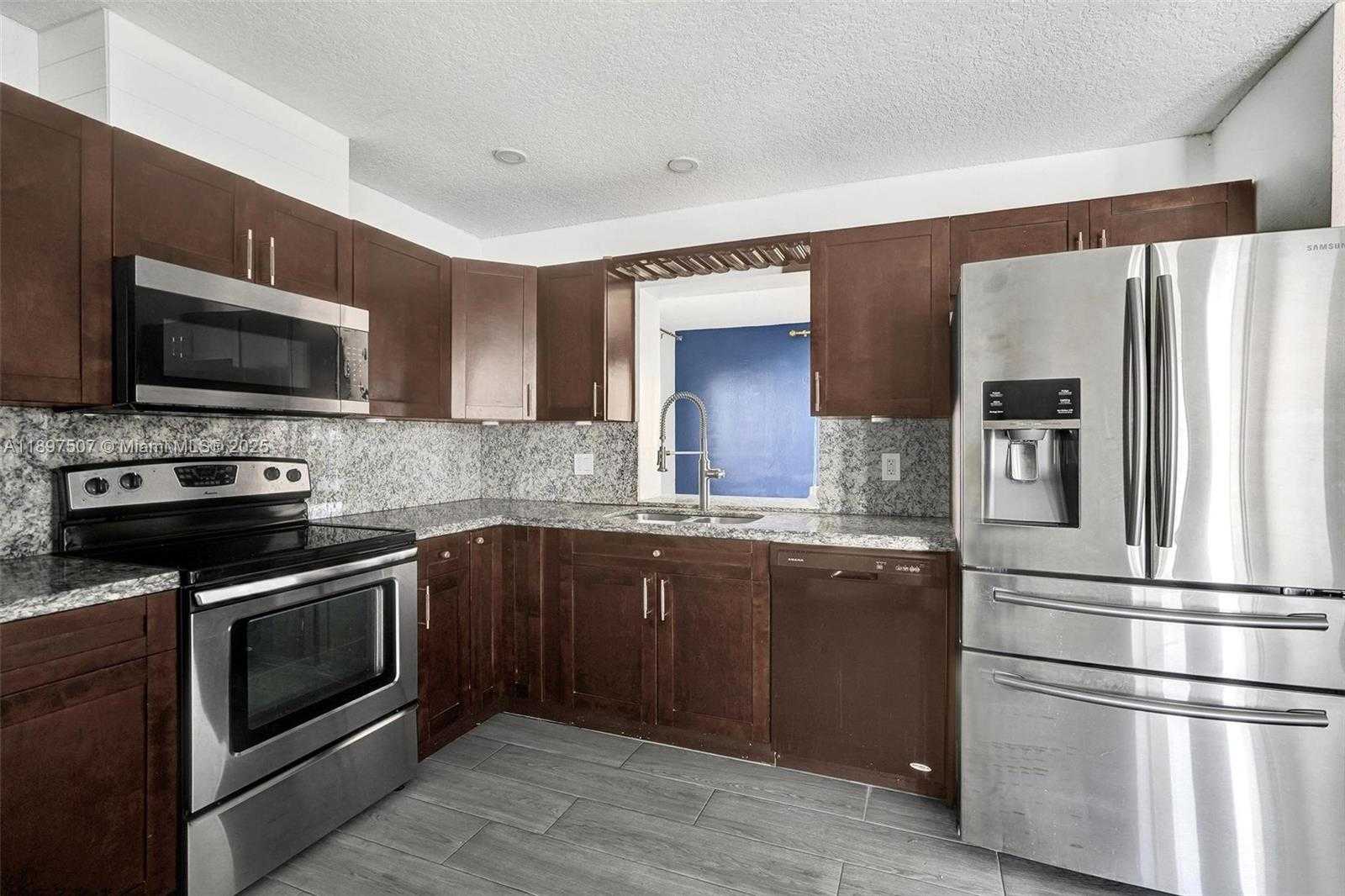Small Image of 8105 SOUTH WEST 19TH ST, North Lauderdale Number 3