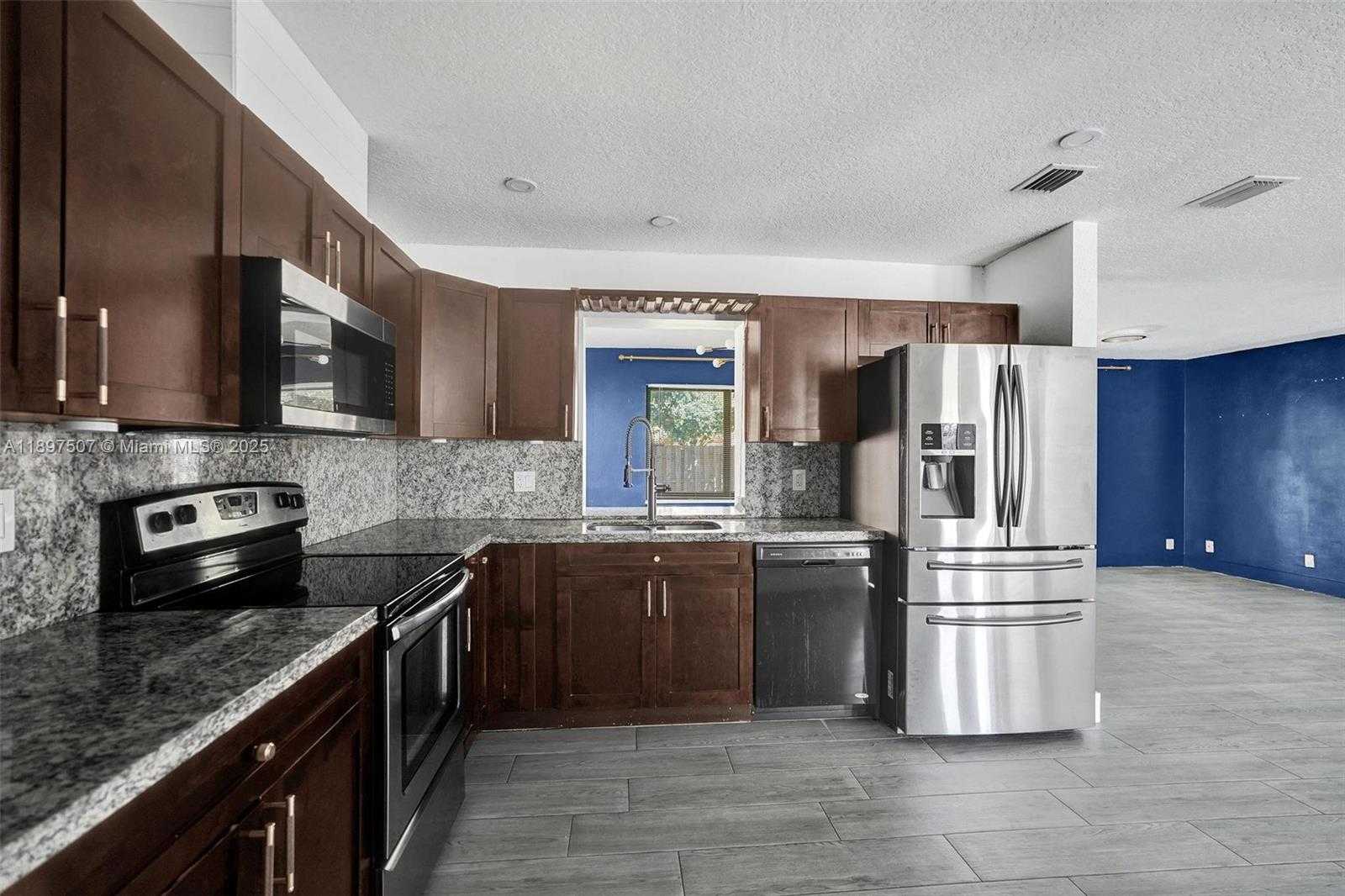 Small Image of 8105 SOUTH WEST 19TH ST, North Lauderdale Number 4