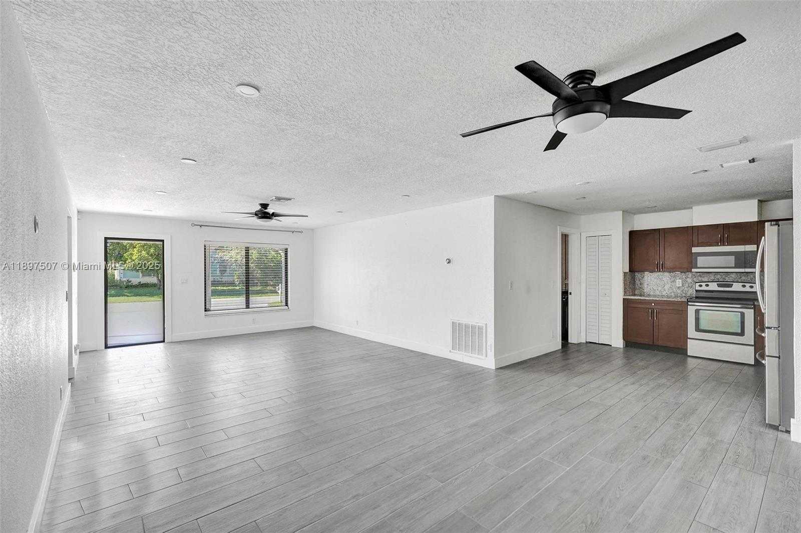 Small Image of 8105 SOUTH WEST 19TH ST, North Lauderdale Number 6