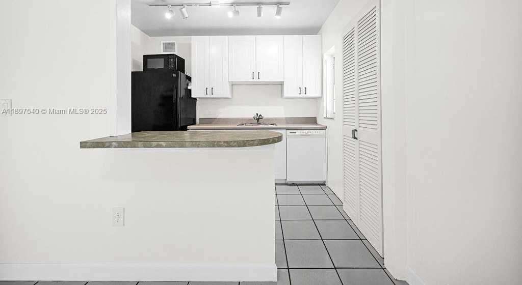 Small Image of 5960 SOUTH WEST 47TH ST #1, Miami Number 14