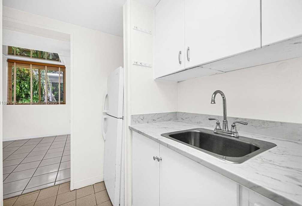 Small Image of 5960 SOUTH WEST 47TH ST #1, Miami Number 29