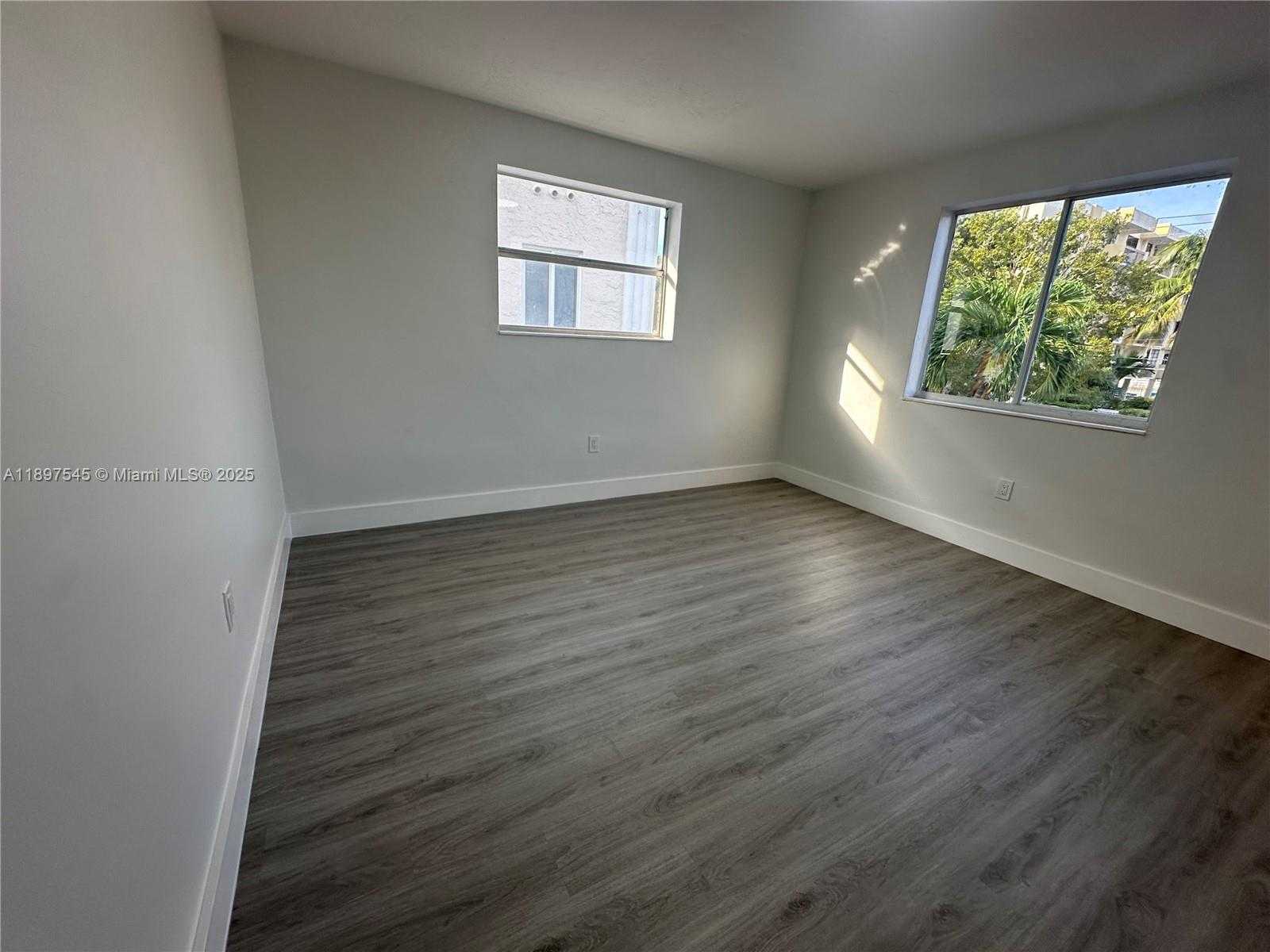 Small Image of 6910 BAY DR #4, Miami Beach Number 10