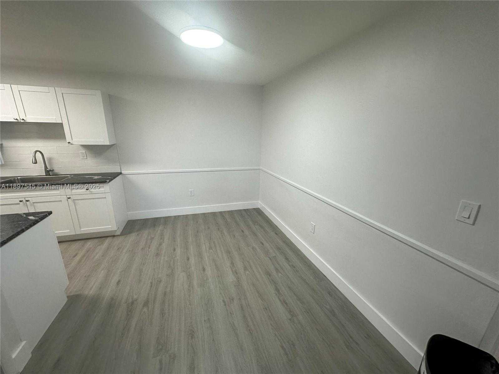 Small Image of 6910 BAY DR #4, Miami Beach Number 11