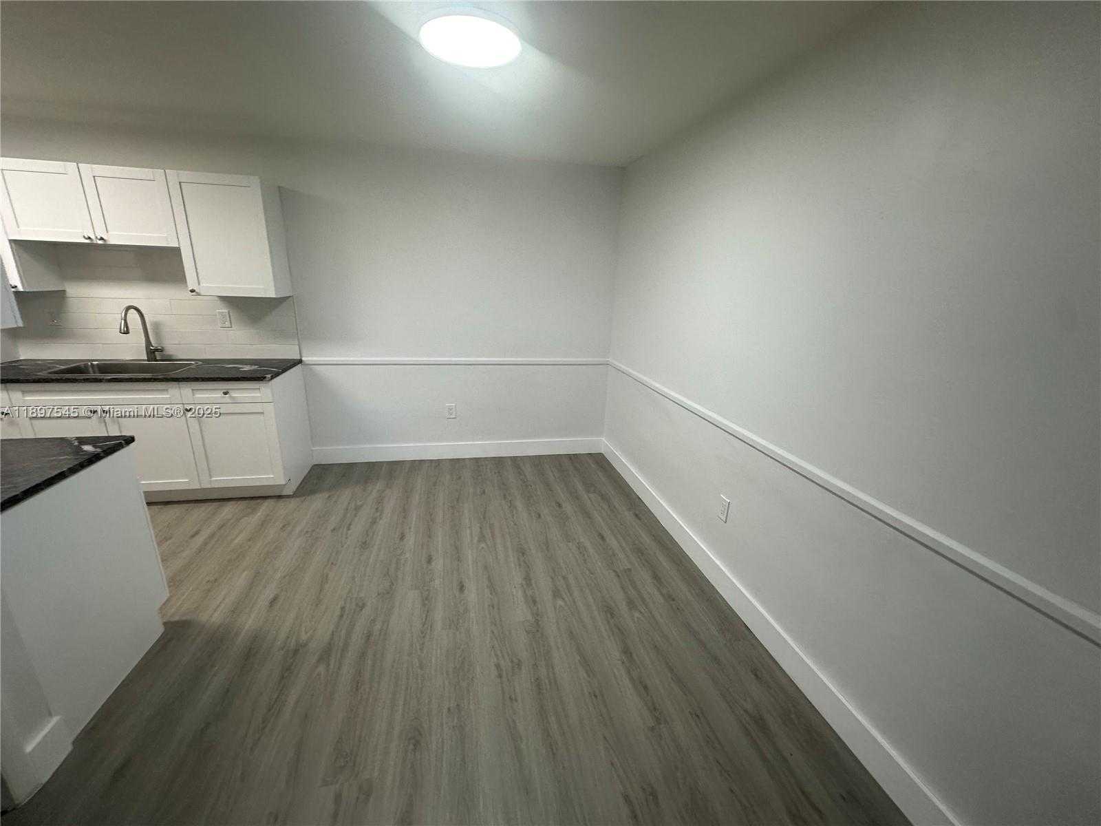 Small Image of 6910 BAY DR #4, Miami Beach Number 12