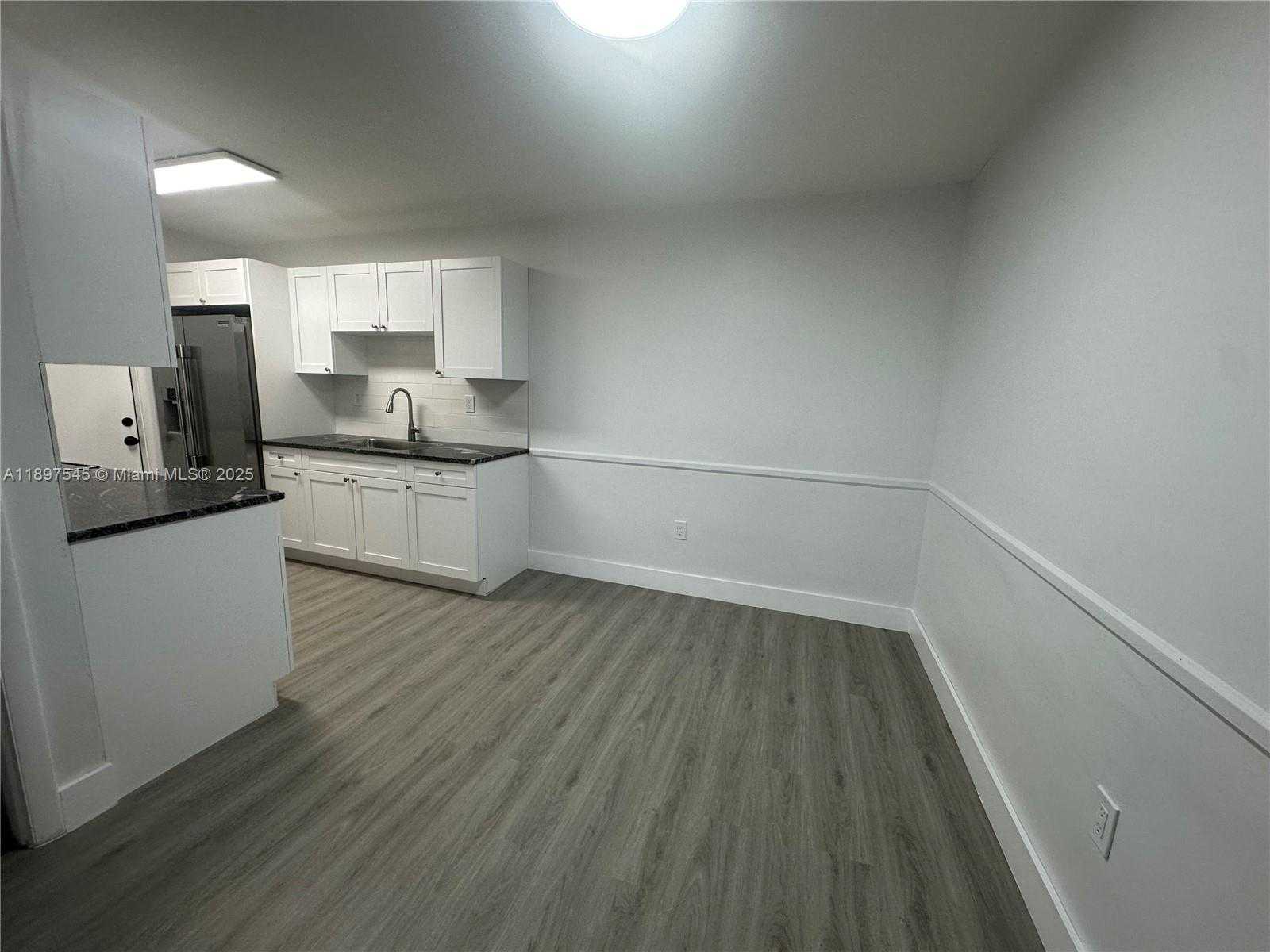 Small Image of 6910 BAY DR #4, Miami Beach Number 5