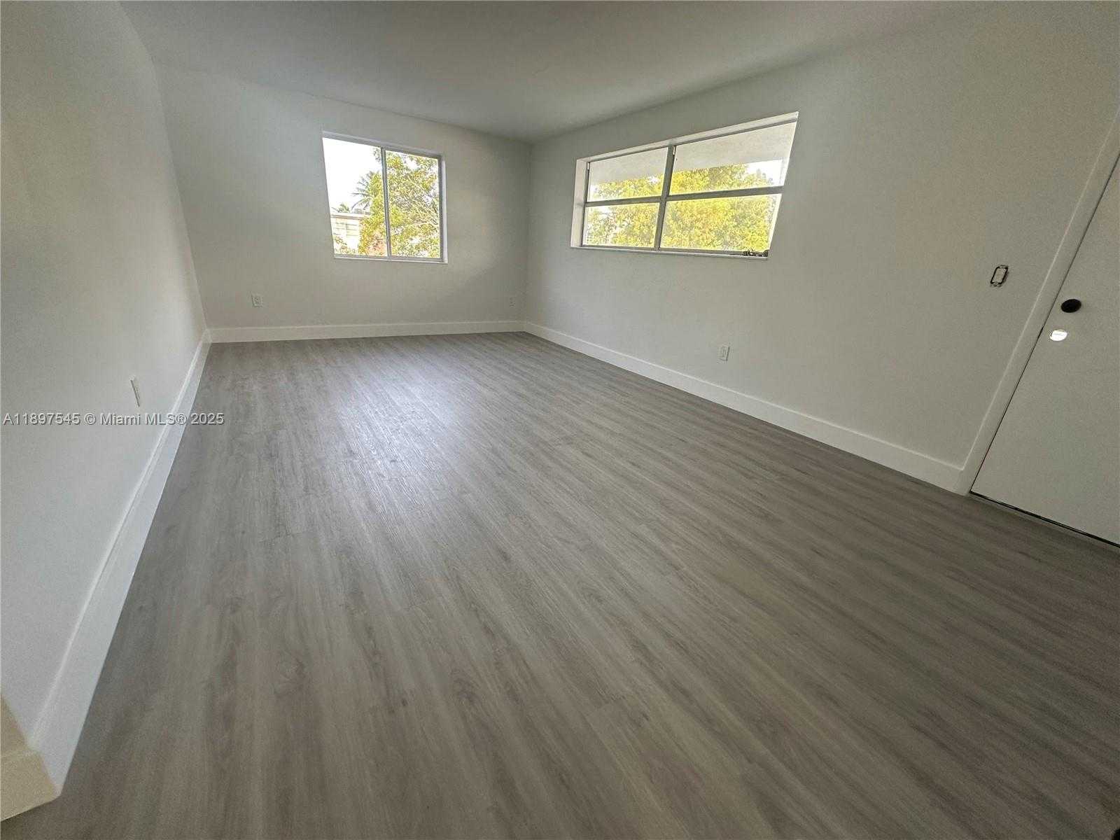 Small Image of 6910 BAY DR #4, Miami Beach Number 6