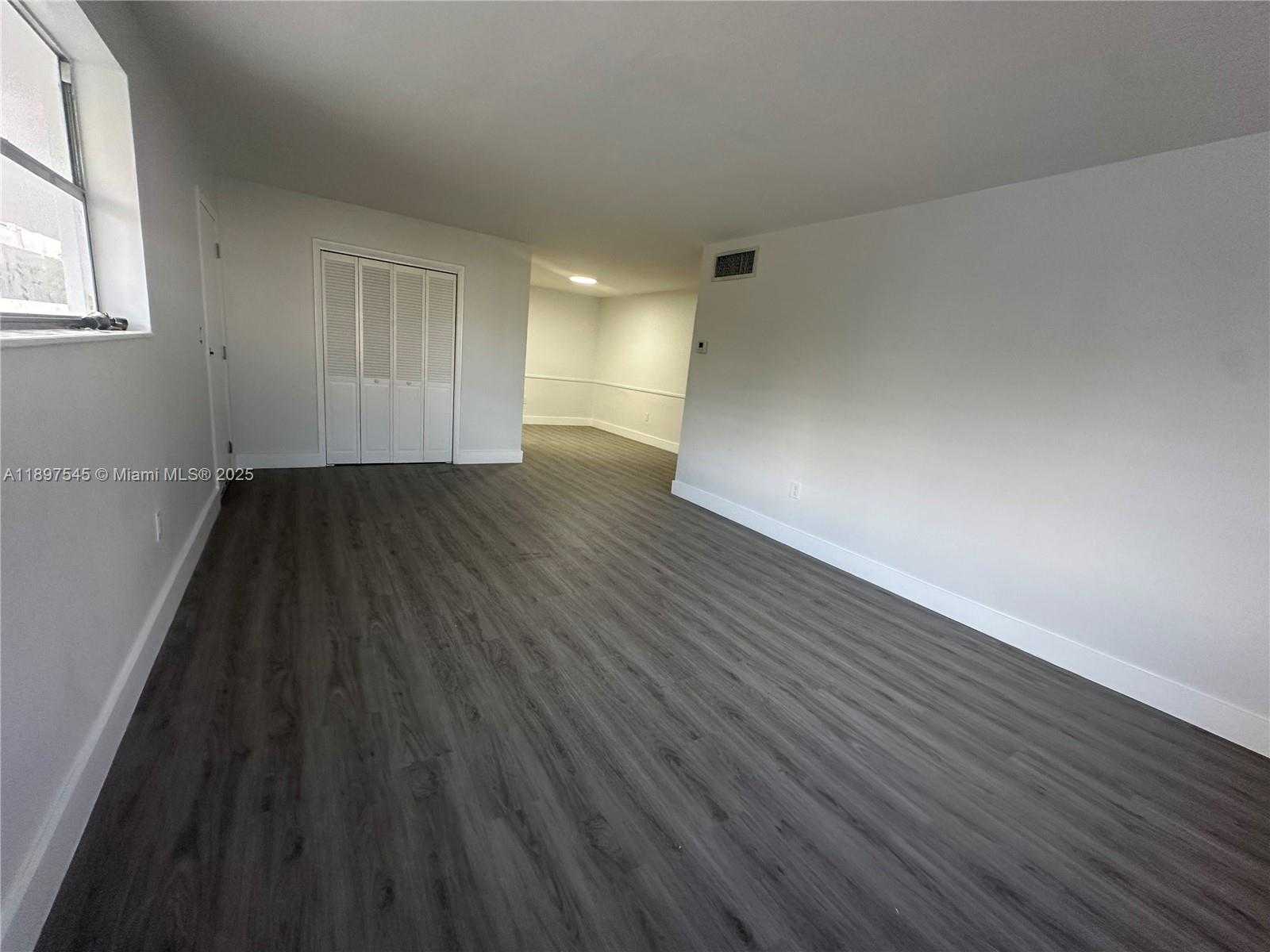 Small Image of 6910 BAY DR #4, Miami Beach Number 7