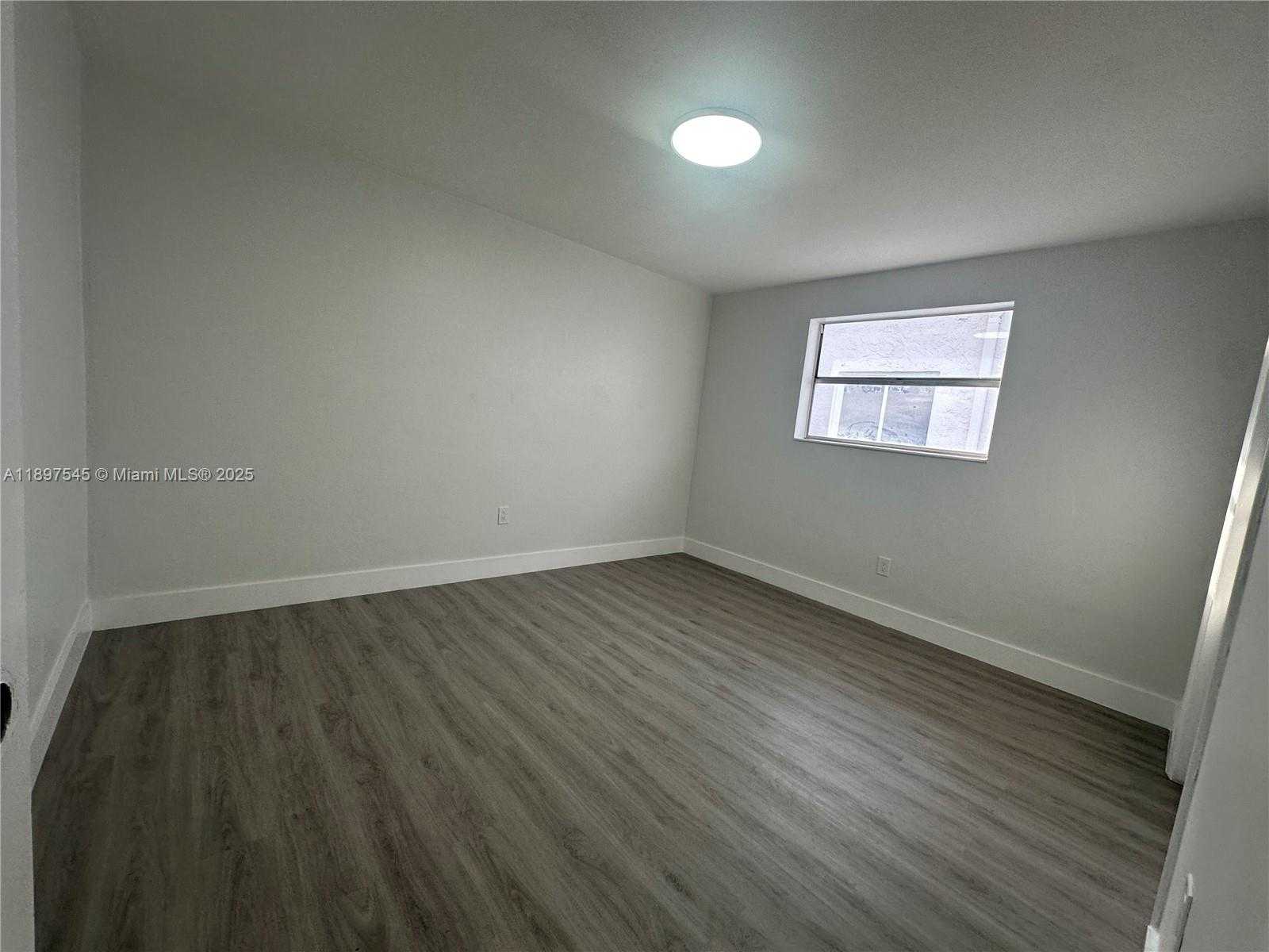 Small Image of 6910 BAY DR #4, Miami Beach Number 8