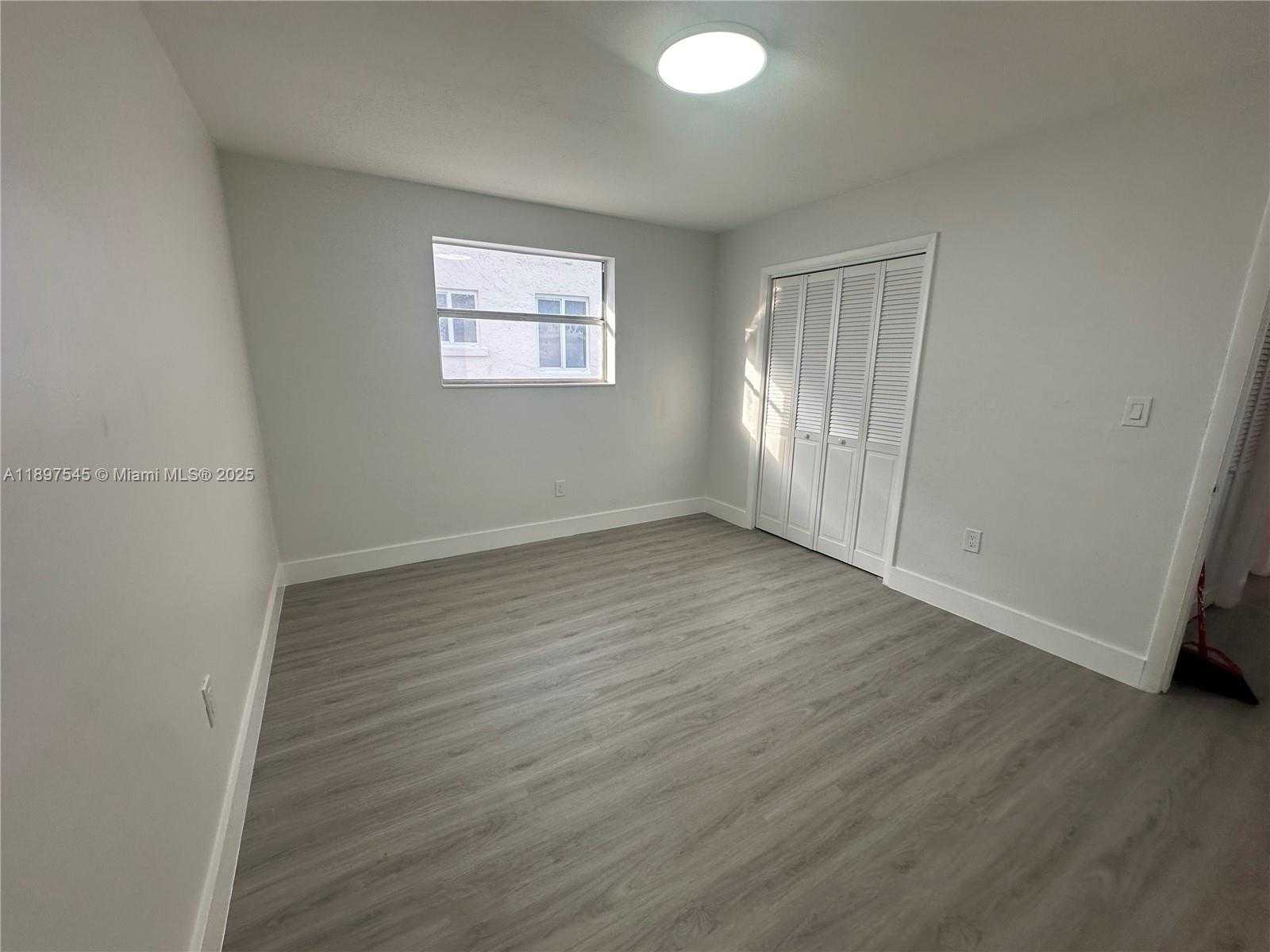 Small Image of 6910 BAY DR #4, Miami Beach Number 9