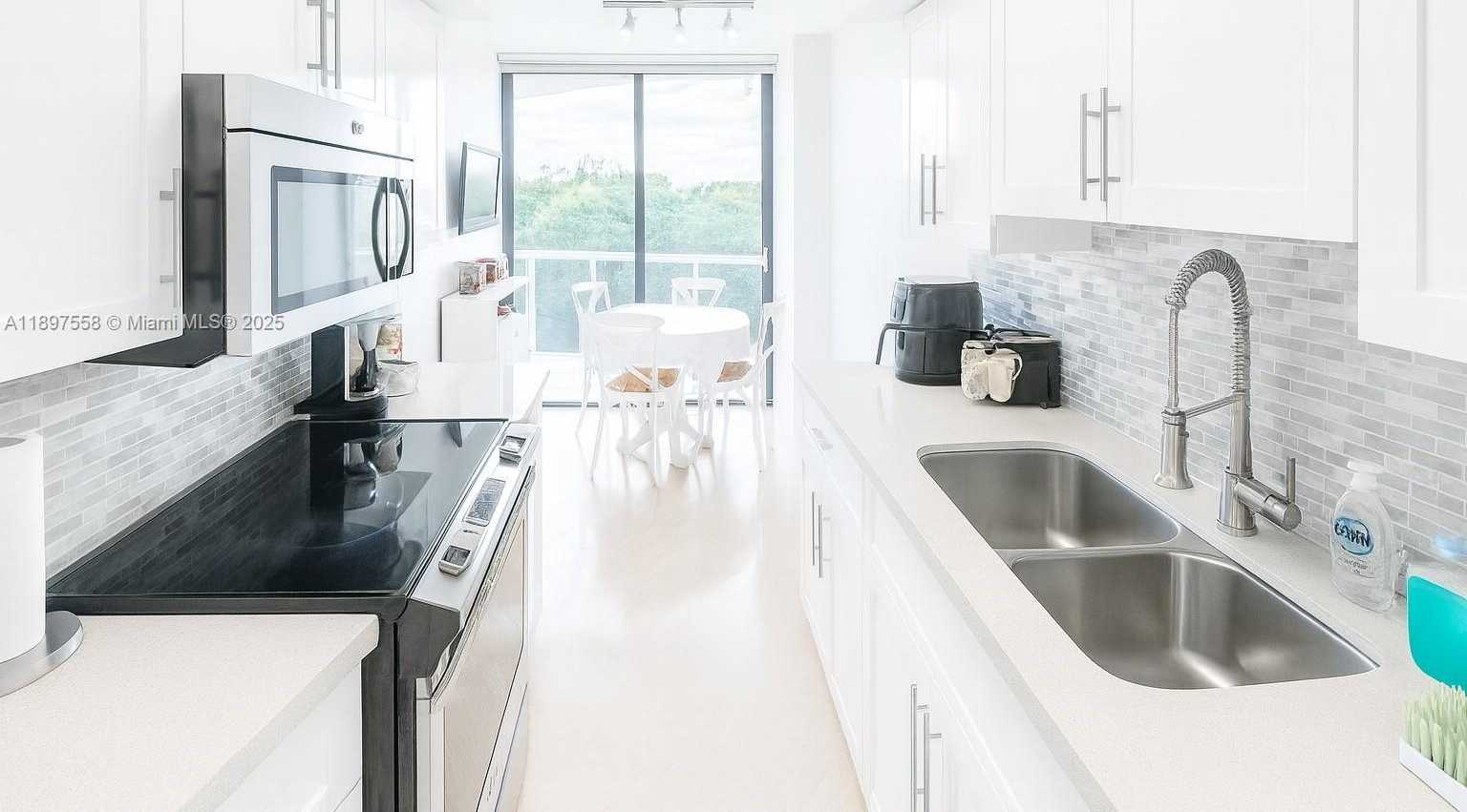 Small Image of 3610 YACHT CLUB DR #414, Aventura Number 5