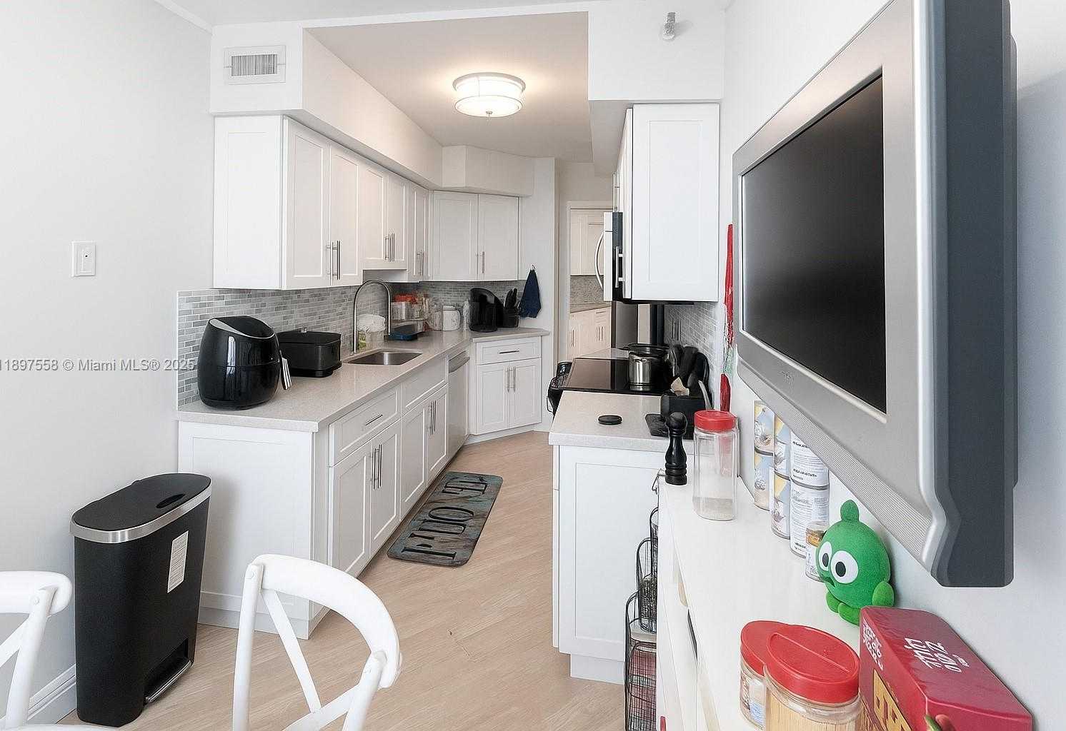 Small Image of 3610 YACHT CLUB DR #414, Aventura Number 6
