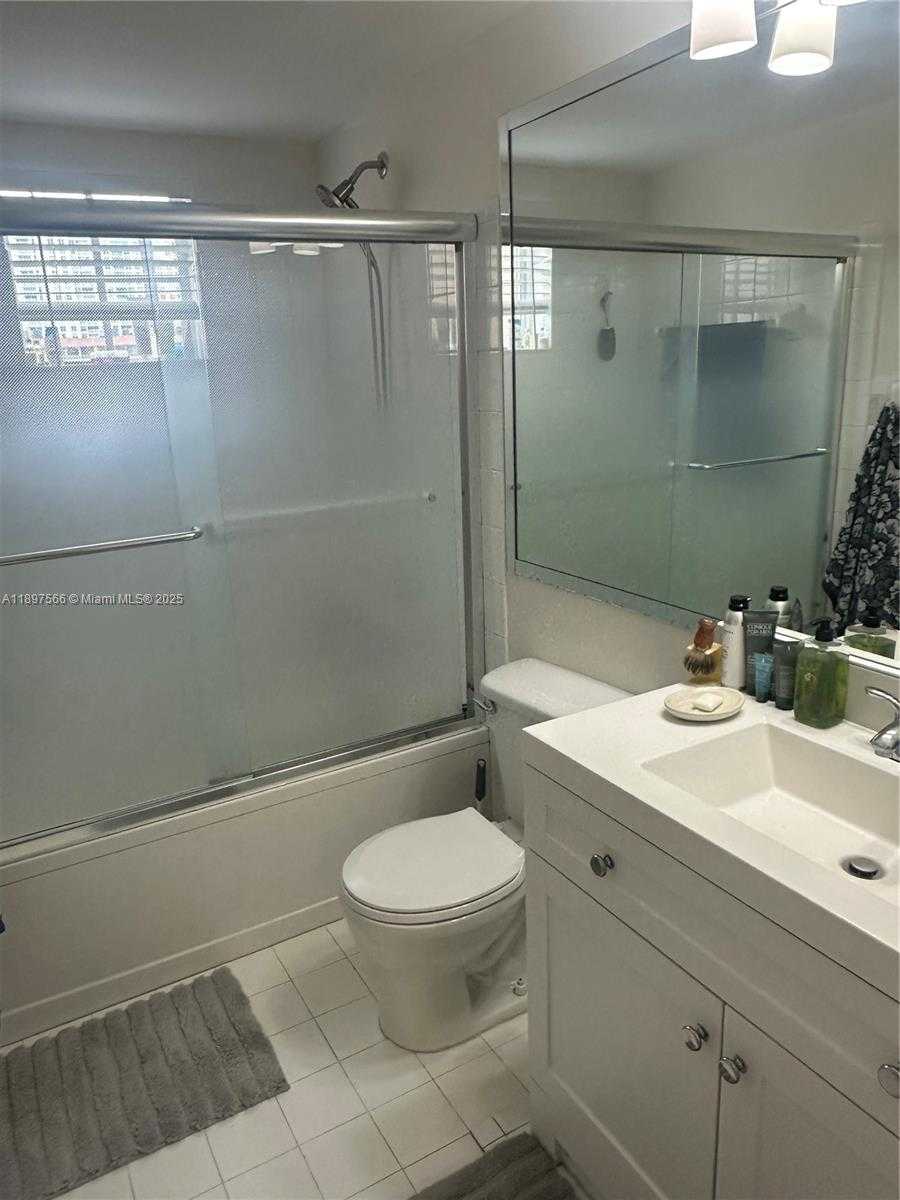 Small Image of 17125 NORTH BAY RD #3402, Sunny Isles Beach Number 10