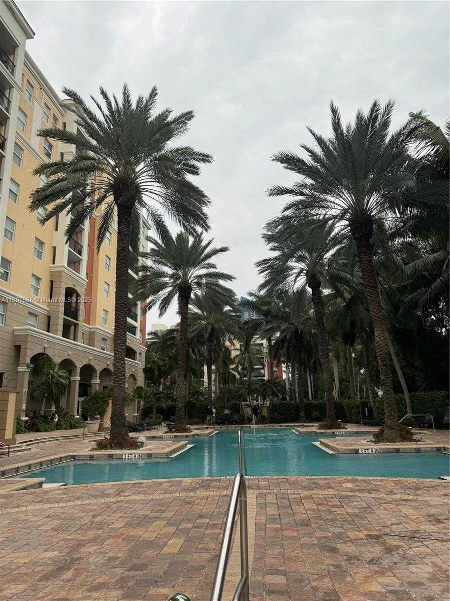 Small Image of 17125 NORTH BAY RD #3402, Sunny Isles Beach Number 3