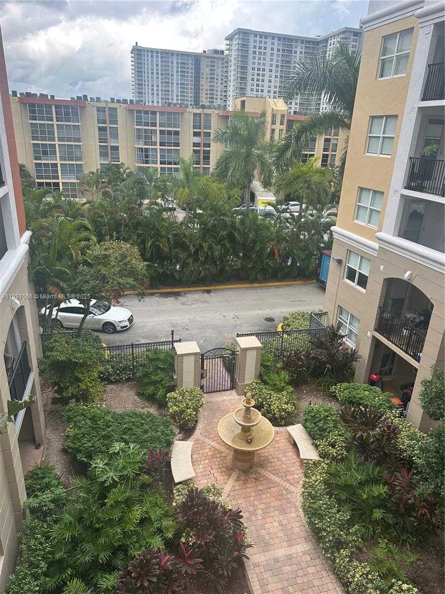 Small Image of 17125 NORTH BAY RD #3402, Sunny Isles Beach Number 4