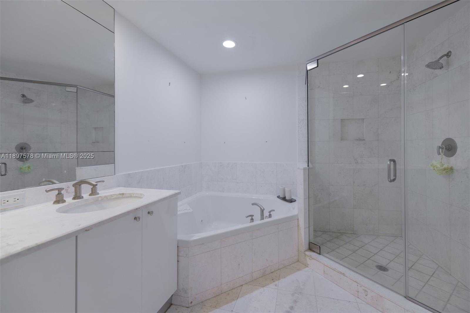 Small Image of 901 BRICKELL KEY BLVD #2207, Miami Number 14