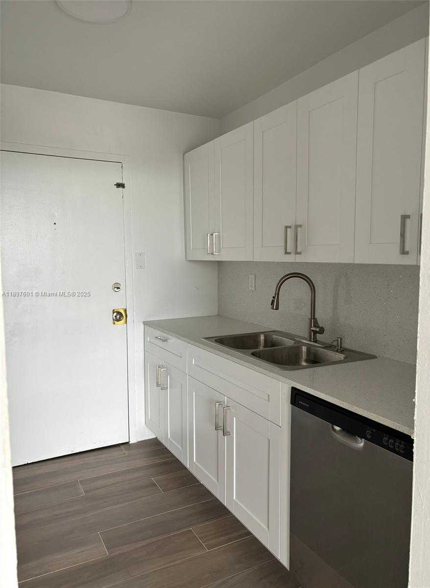 Small Image of North Miami Number 13