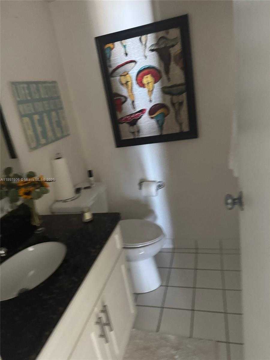 Small Image of 2625 COLLINS AVE #1702, Miami Beach Number 3