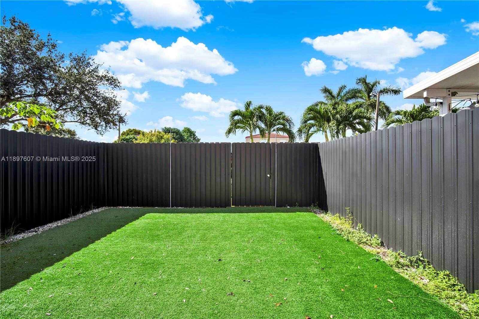 Small Image of 17380 SOUTH WEST 140TH CT #., Miami Number 29