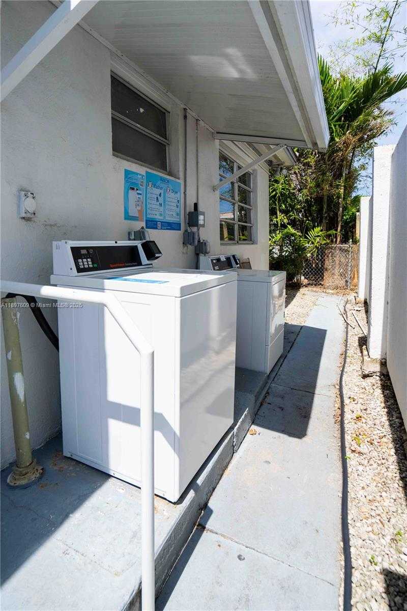 Small Image of 7829 CARLYLE #4, Miami Beach Number 11