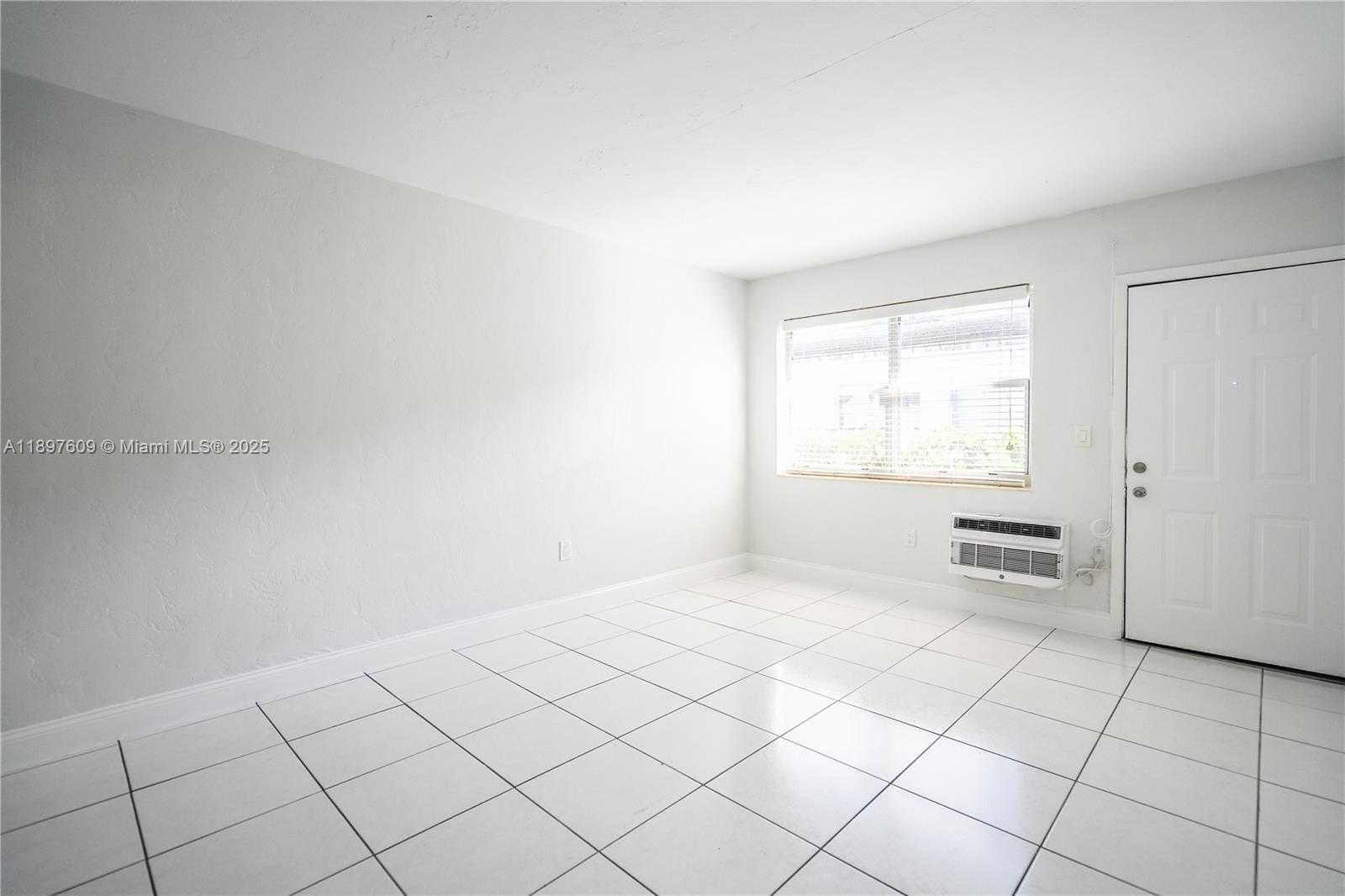 Small Image of 7829 CARLYLE #4, Miami Beach Number 5