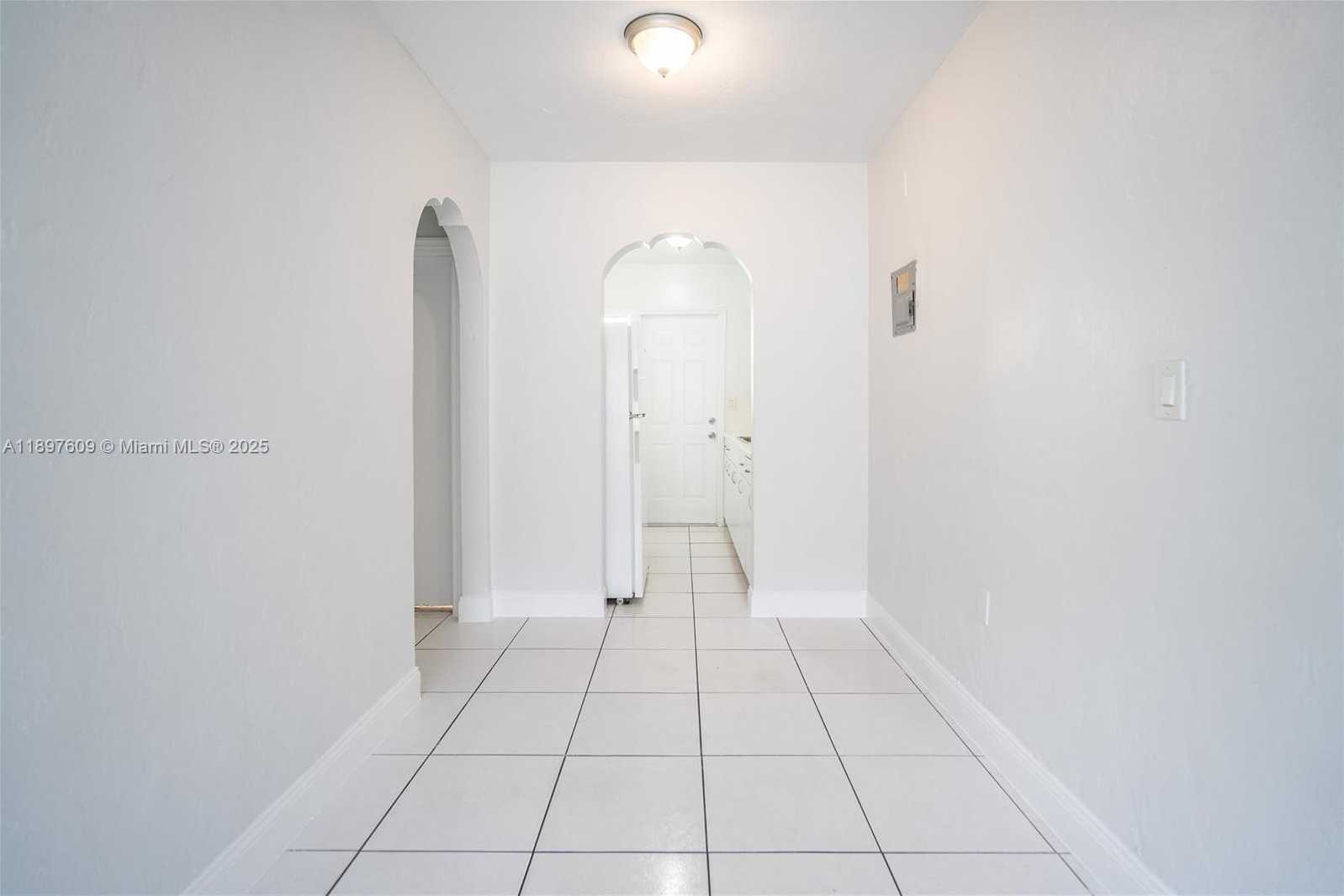 Small Image of 7829 CARLYLE #4, Miami Beach Number 6