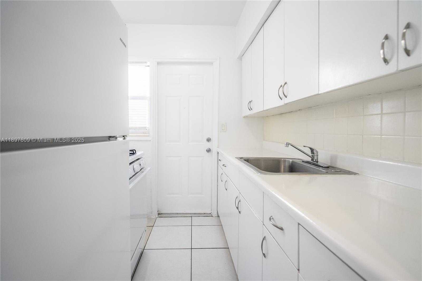 Small Image of 7829 CARLYLE #4, Miami Beach Number 8