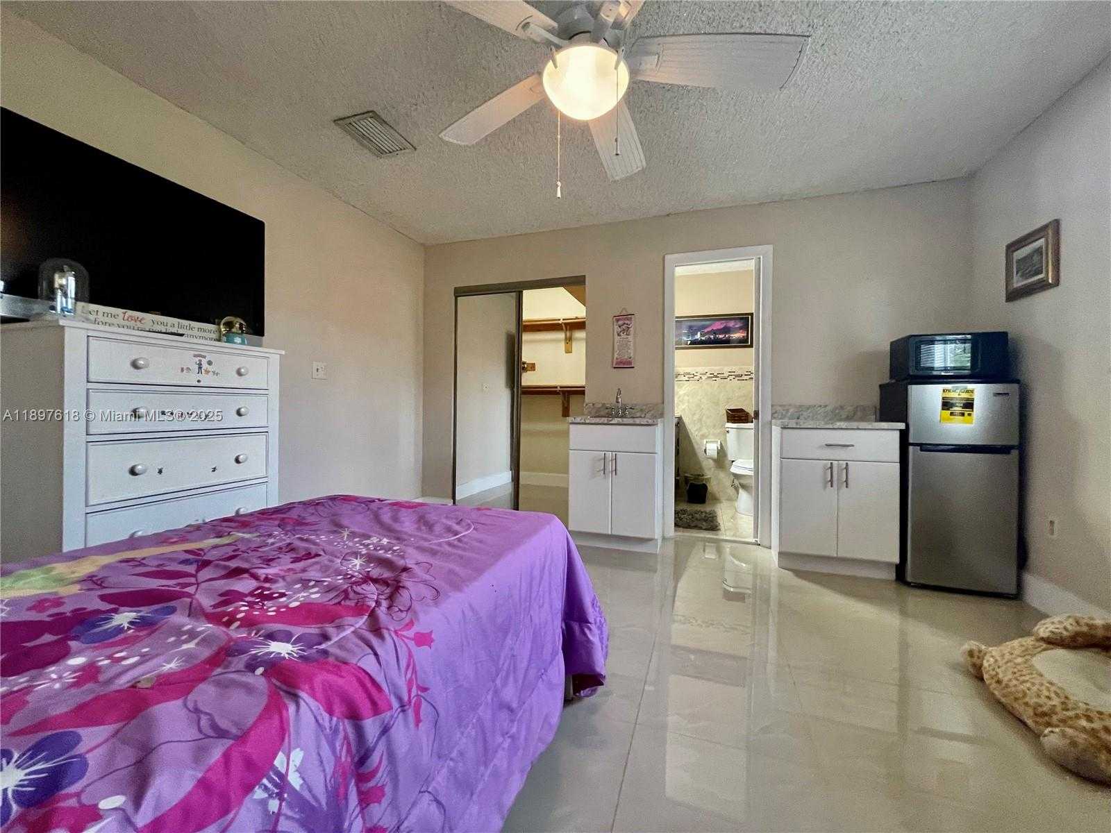 Small Image of Miami Number 2