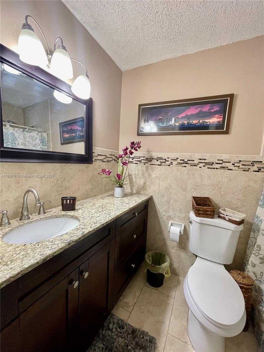 Small Image of Miami Number 3